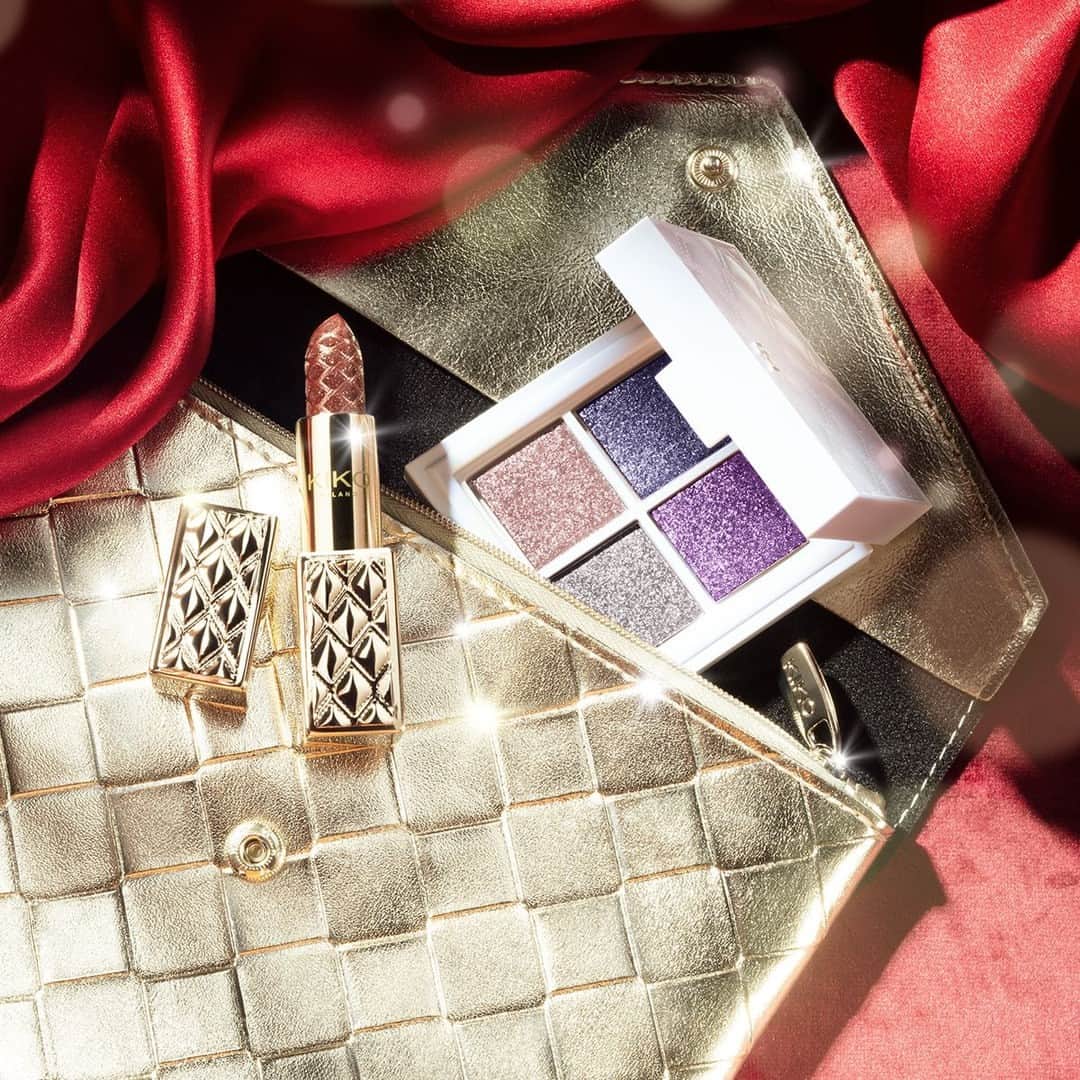 KIKO MILANOさんのインスタグラム写真 - (KIKO MILANOInstagram)「Get ready to shine this Holiday season! ✨ Discover our #KIKOHolidayPremiere made-to-shine gift sets, featuring a stunning metallic eyeshadow palette and a sparkly metallic lipstick. Get your perfect holiday look now! 💄 ⁣ ⁣ #KIKOMilano #giftideas #eyeshadowpalette #sparklinglipstick #nudelipstick⁣ ⁣ Made To Shine Makeup Gift Set」11月13日 1時30分 - kikomilano