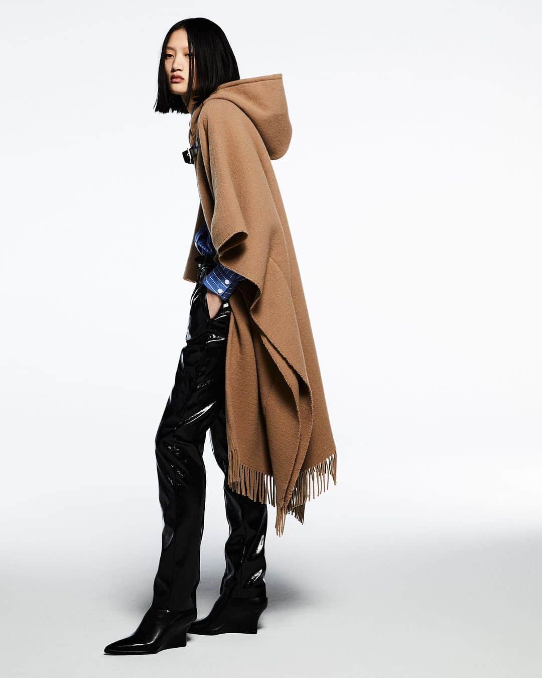 ラグ&ボーンのインスタグラム：「THE WOOL CLOAK PONCHO. Cozy doesn’t have to be quiet.」