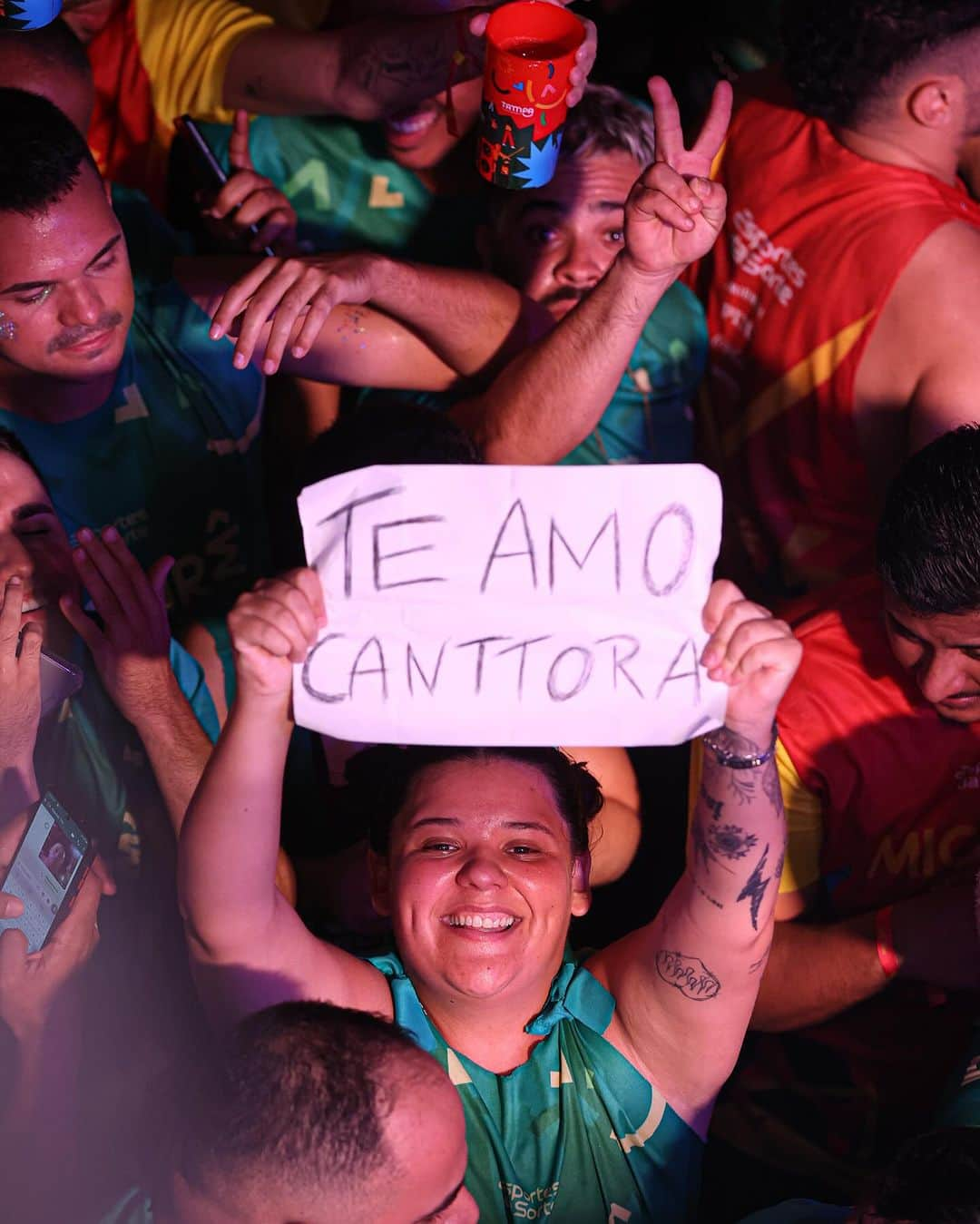 Claudia Leitteさんのインスタグラム写真 - (Claudia LeitteInstagram)「O primeiro trio com #Liquitiqui foi em Recife, terra que eu amo, e que energia surreal. Foi massa demais, @micarerecife ❤️  📸: @nara」11月13日 7時17分 - claudialeitte