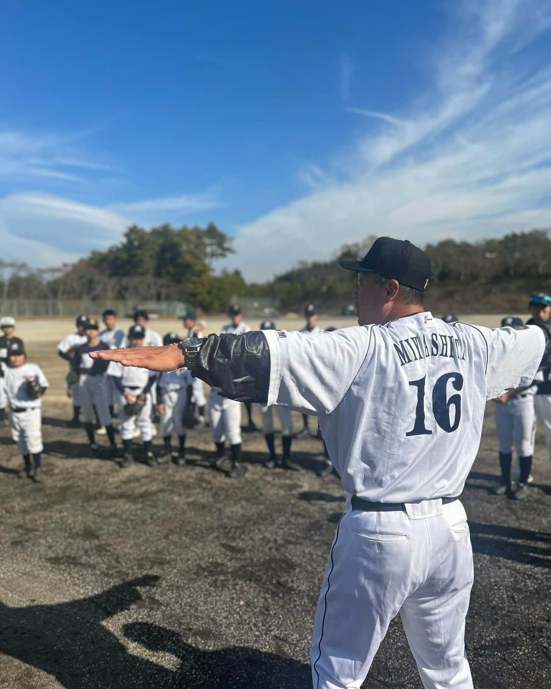 デーブ大久保さんのインスタグラム写真 - (デーブ大久保Instagram)「11月3日〜5日 長野県泰阜村の野球教室へ💨  #２７年連続 #いつもありがとうございます  #デーブ大久保 #宮下昌己 #笘篠賢治 #泰阜村」11月13日 7時11分 - davecompany22