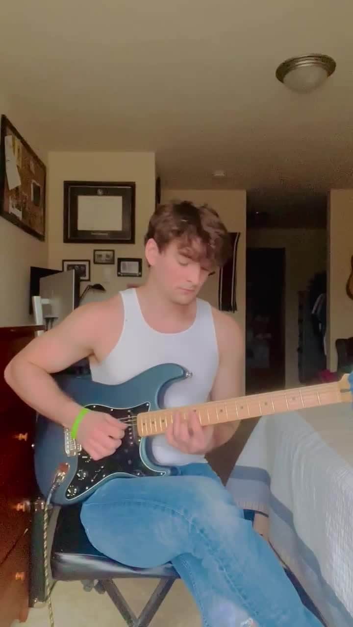 Fender Guitarのインスタグラム：「@yandrew_montoya + his Stratocaster = ✨ magic ✨. Share yours with #FenderFeature for a chance to be featured next.」