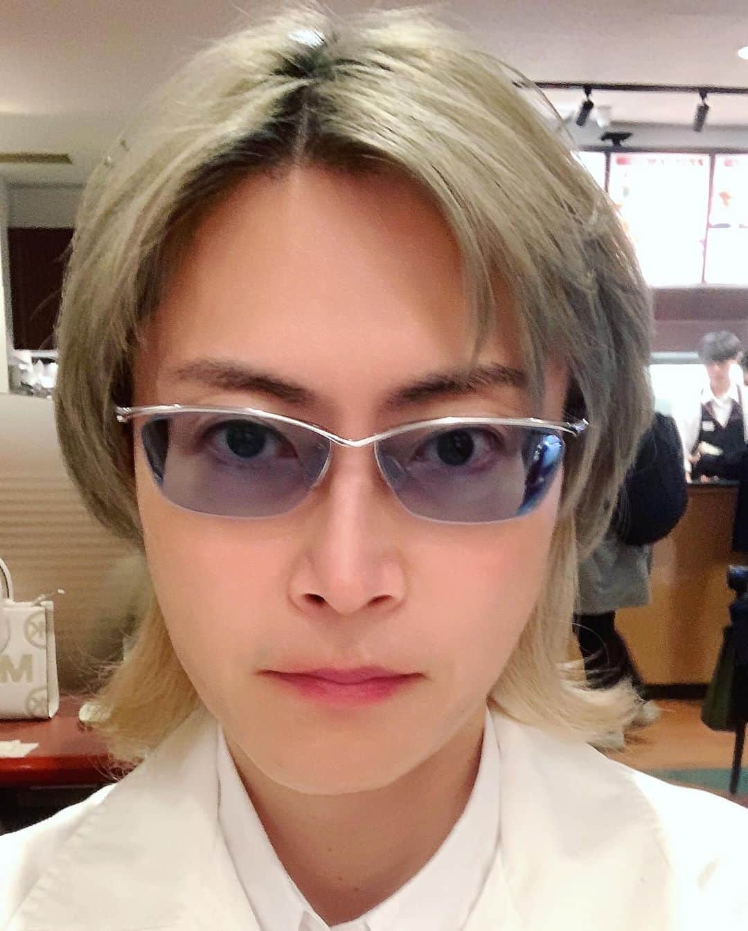 頼朝のインスタグラム：「シンスユーグループ会長ゆうしくんから まさかの、番組オファー笑笑 収録して来ました😎😎 #歌舞伎町 #令和の虎 #ホスト #シンスユーグループ」