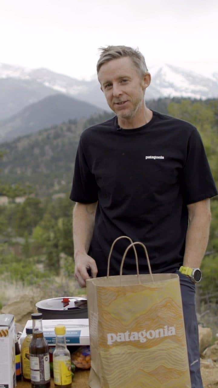 トミー・コールドウェルのインスタグラム：「Second episode of the YouTube series “Never skip Dinner” with @mattsegal and @tommycaldwell is live.   It was a super fun day in Tommy’s backyard, beginning on a cliff he developed with his dad when he was 8 years old and ending cooking one of @brittany_griffith infamous one pot meals.  Check out the link in my (Matt’s) profie to watch, and don’t forget to hit the subscribe button to be entered to win a give-a-way worth over $1,000 in gear to get you climbing and cooking!  🎥  @louderthan11」