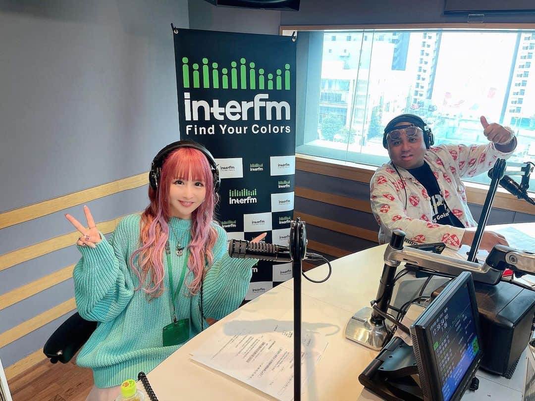 温泉はずきさんのインスタグラム写真 - (温泉はずきInstagram)「今日は　#interfm   【アントニーのオールイン📻】  の収録でした✨✨ 楽しすぎてずっと笑ってたわ🤣  🌈放送日 11月17日（金）14時〜  です！いろんな裏話してきたので是非聴いてくださいね♡w  #アントニー　#アントニーのオールイン　#ラジオ #interfm #マテンロー　#ポーカー #ポーカー女子 #ポーカー好きな人と繋がりたい」11月13日 2時08分 - yumegurionsen