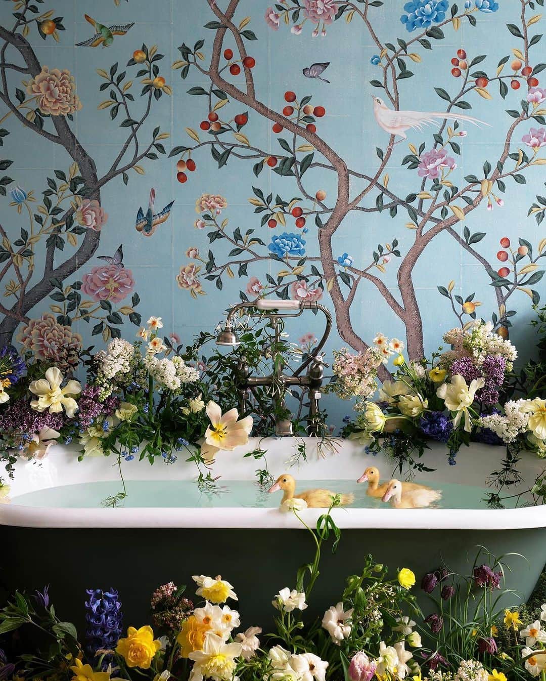 Cosmopolitanのインスタグラム：「Mentally, I’m here.  #rg @degournay」