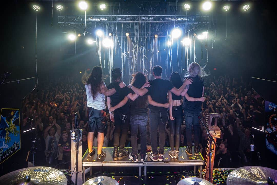 DragonForceさんのインスタグラム写真 - (DragonForceInstagram)「MINNEAPOLIS, THAT WAS EPIC. You all know how to party like it's 1999. Lawrence, Kansas - we will see you soon!! Come join us tonight at @thegranada with @edgeofparadise + @nanowarofsteel + @amarantheofficial. See you then!   What's your craziest mosh pit story?   📸: @harrybabyjpg」11月13日 2時28分 - dragonforcehq