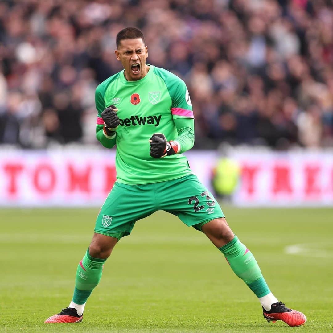 アルフォンス・アレオラのインスタグラム：「Great fighting spirit from the team and happy to end our winless run in the league! @westham #COYI #AA23 ⚒」