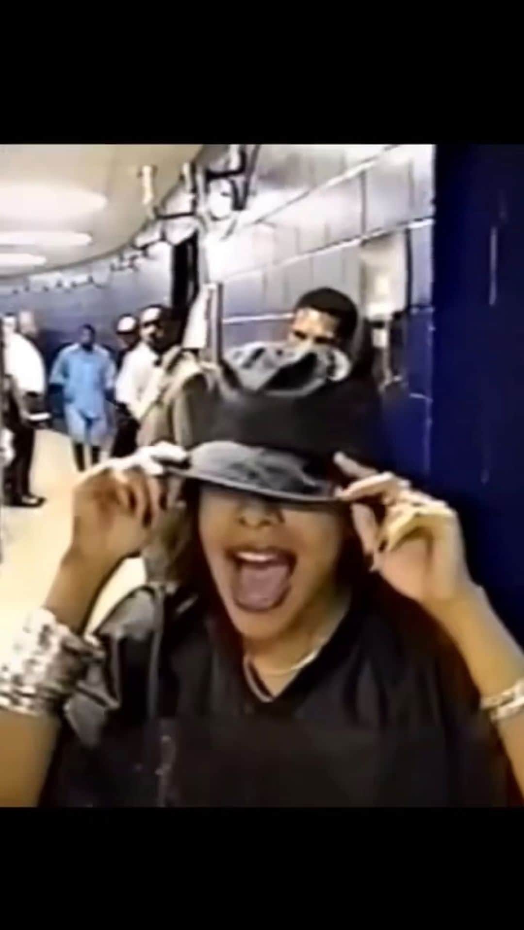 クロスカラーズのインスタグラム：「Backup dancer huh? 🤨🤣  Shop the new Limited Edition Cross Colours x #Aaliyah collaboration now at CrossColours.com   #aaliyahhaughton #crosscolours #90s #90smusic #90shiphop #90srnb #90sfashion #vintagefashion」