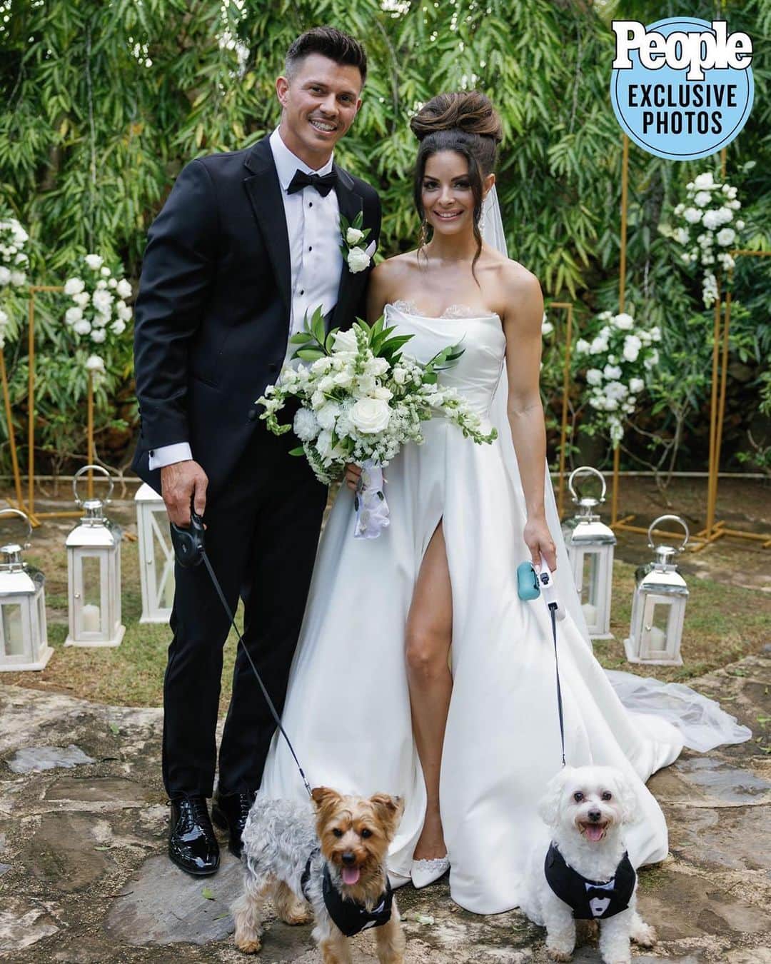 People Magazineのインスタグラム：「From Paradise to Puerto Rico! Bachelor in Paradise stars Kenny Braasch and Mari Pepin said “I do” Saturday in front of 65 guests in Vega Baja, Puerto Rico. 💍  “I do believe in signs and numbers, and so 11/11 is obviously seen as a special number and it means good things,” Pepin tells PEOPLE exclusively of why she and Braasch chose the date after first getting engaged during the season 7 finale of the dating reality series.  Tap the link in our bio for all the wedding details! | 📷: @a2ustudios」