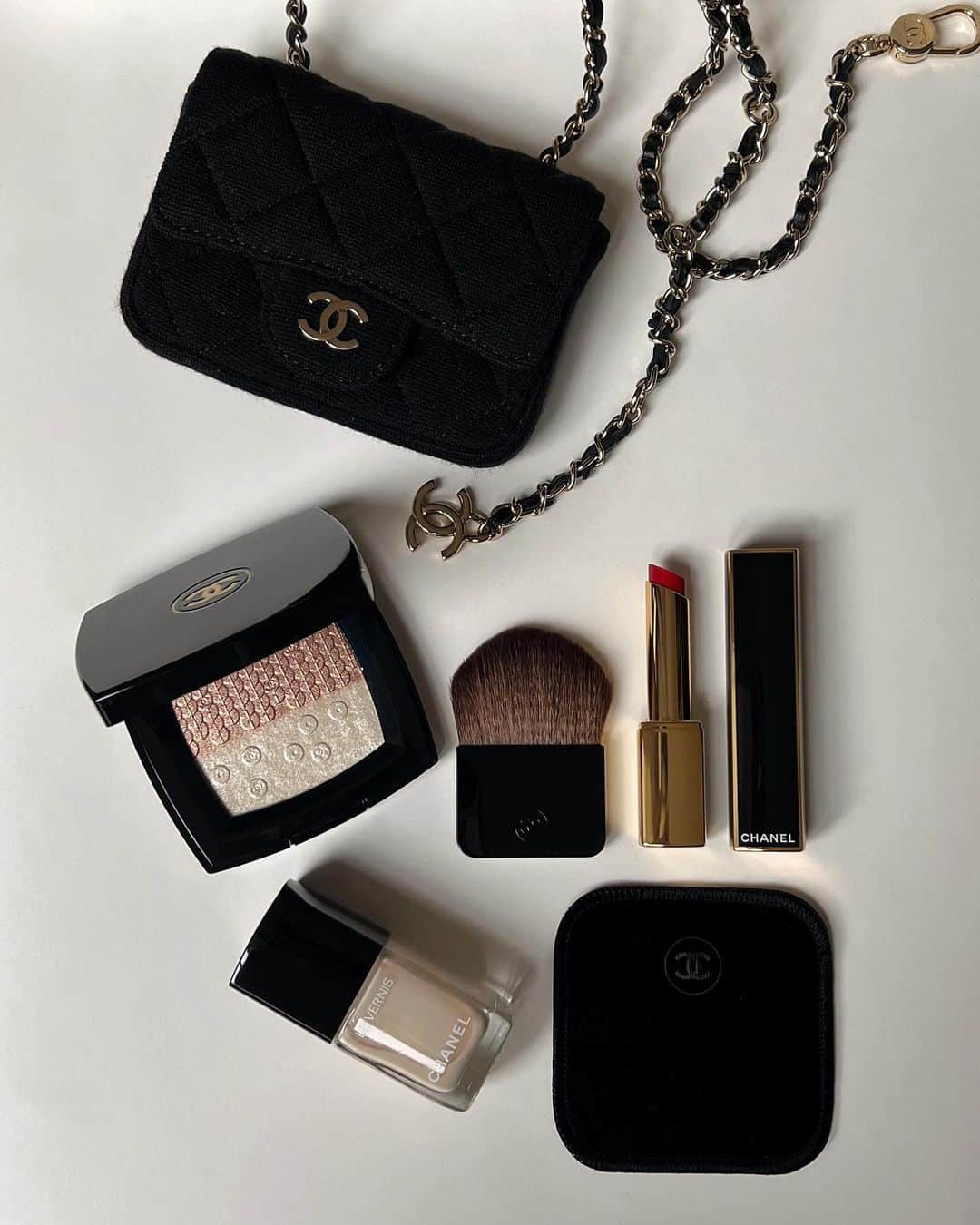NATALIE LIAOさんのインスタグラム写真 - (NATALIE LIAOInstagram)「Getting ready for my holiday makeup looks with @chanelofficial Holiday 2023 Collection. So excited to play with these new palettes 😍💋💅🏼 @welovecoco #welovecoco #giftfromCHANEL」11月13日 2時53分 - fongminliao