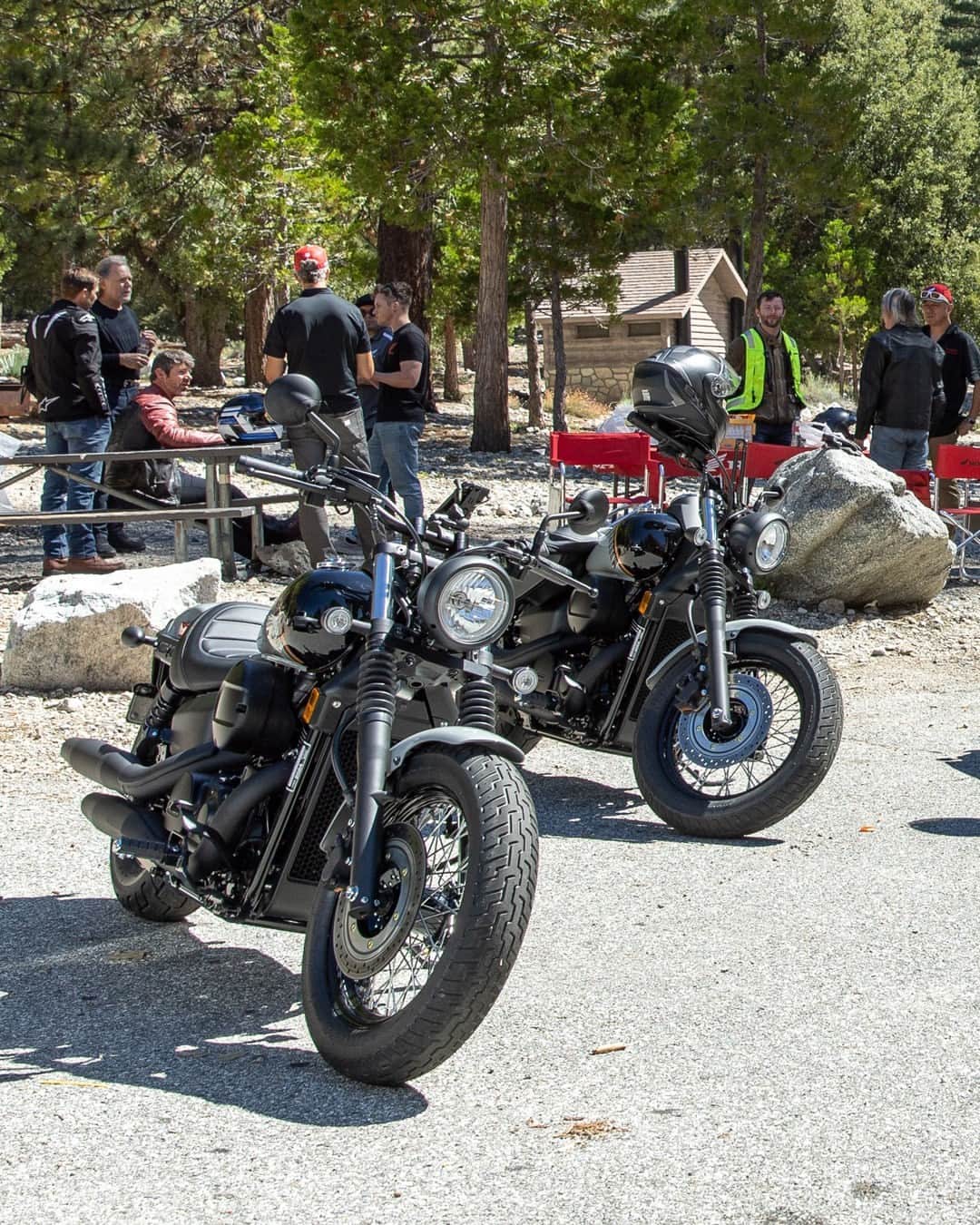 Honda Powersports USさんのインスタグラム写真 - (Honda Powersports USInstagram)「Take a behind-the-scenes look of the 2024 #ShadowPhantom during its press tour. Then check your favorite motorcycle vlogger to see more!」11月13日 3時00分 - honda_powersports_us