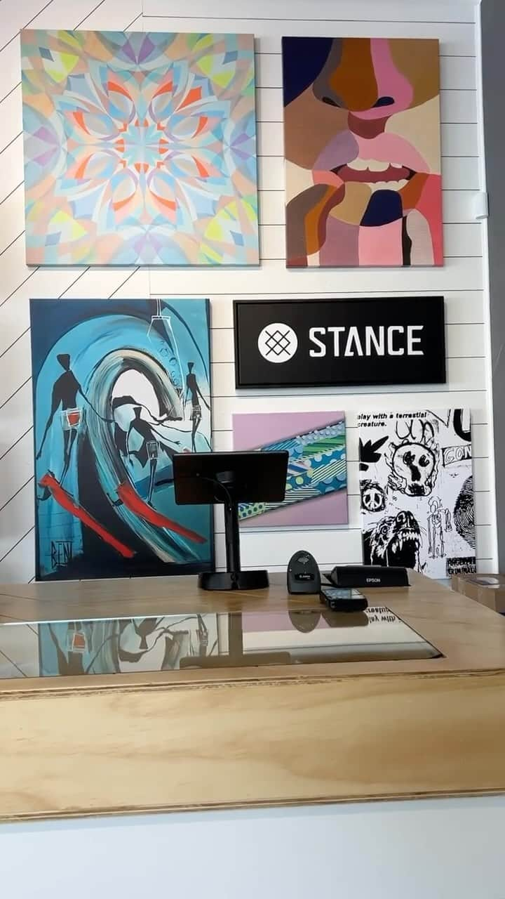 Stanceのインスタグラム：「What’s good LA! We’re open for business at the @citadel_outlets. 🧦🛍️🎁  Just in time for the holidays, our latest store is near the food court and soon to be Santa’s Workshop. 🎅 See you soon and #happyholidays.  #stancesocks #stitcheddifferent #citadeloutlets」