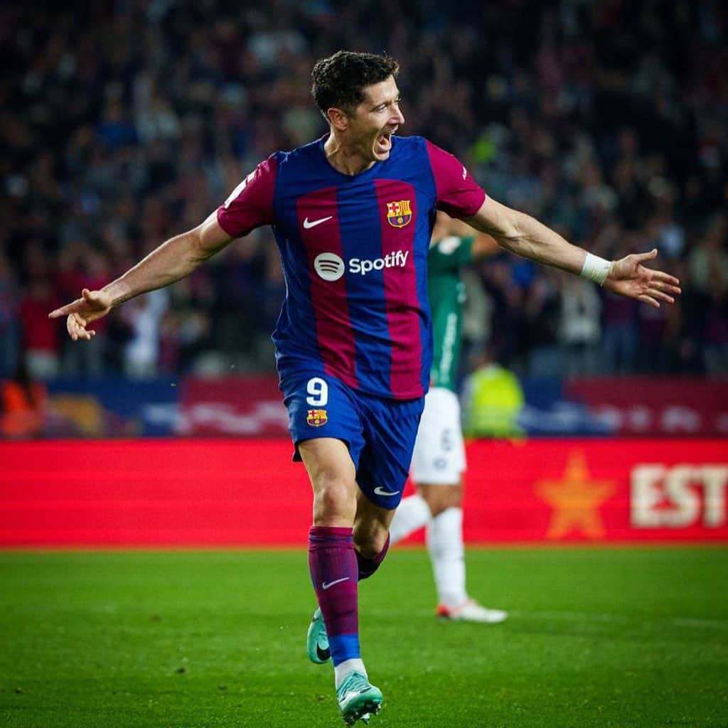 ロベルト・レヴァンドフスキのインスタグラム：「⚽️⚽️  Win for @fcbarcelona」
