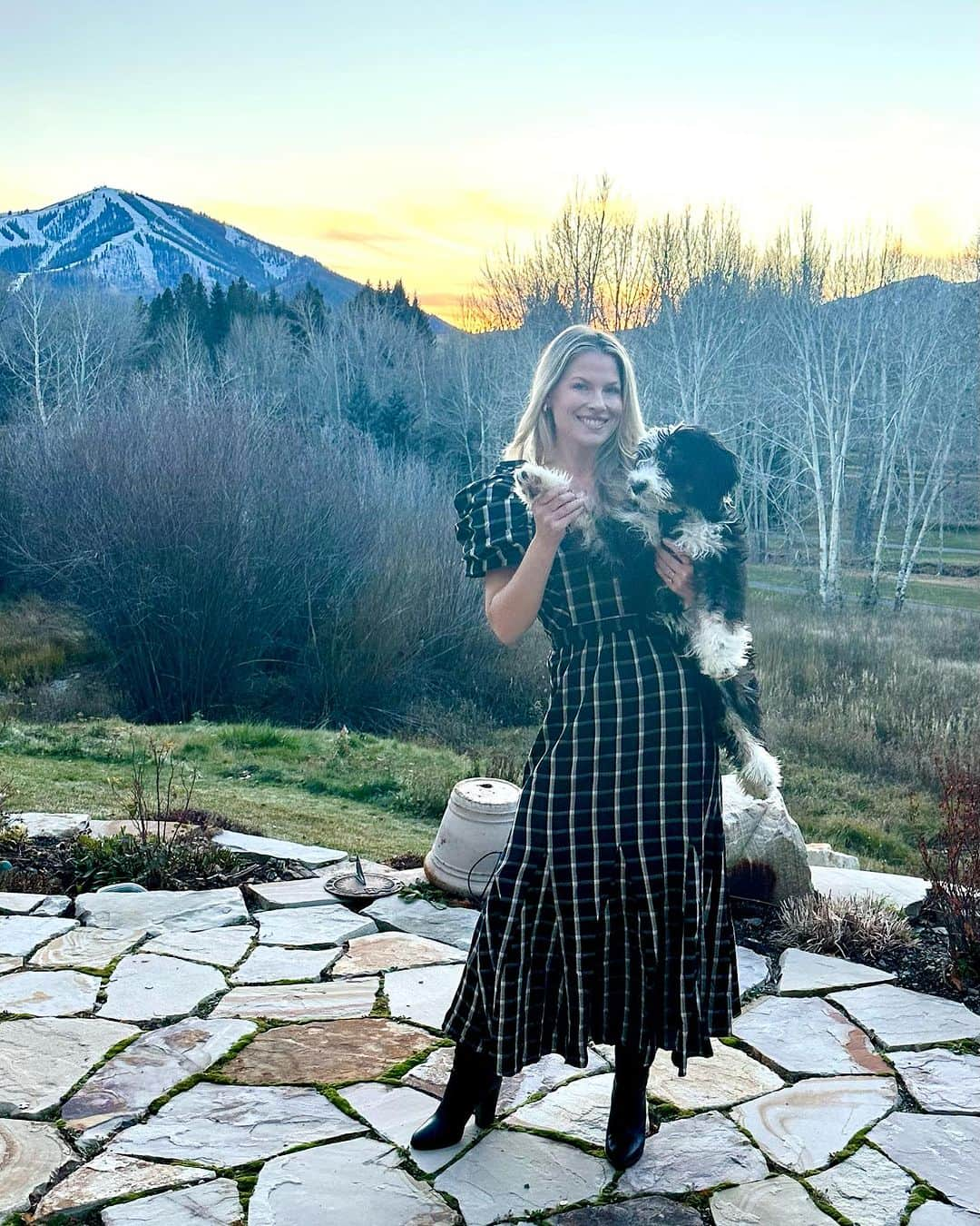 アリ・ラーターさんのインスタグラム写真 - (アリ・ラーターInstagram)「How did you know to match my dress to my new puppy? Loving your gorgeous Sun Valley dress- Thank you! @katherineschwarzenegger @cleobella」11月13日 3時30分 - alilarter