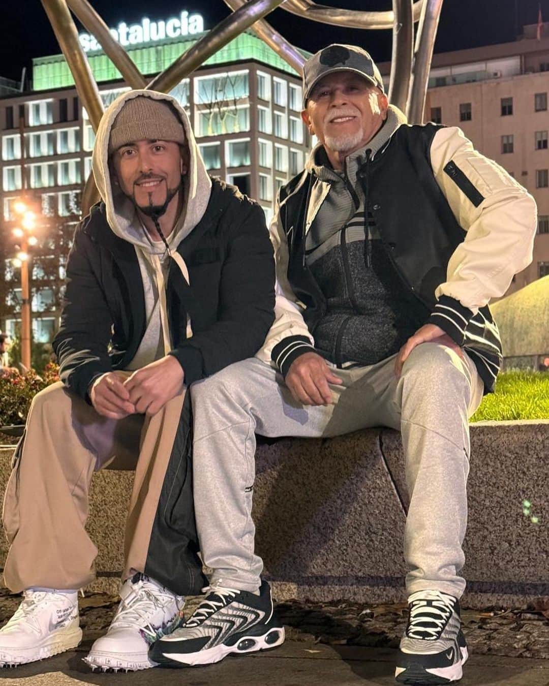 ヤンデルのインスタグラム：「Disfrutando con el jefe en España 🇪🇸❤️‍🔥」