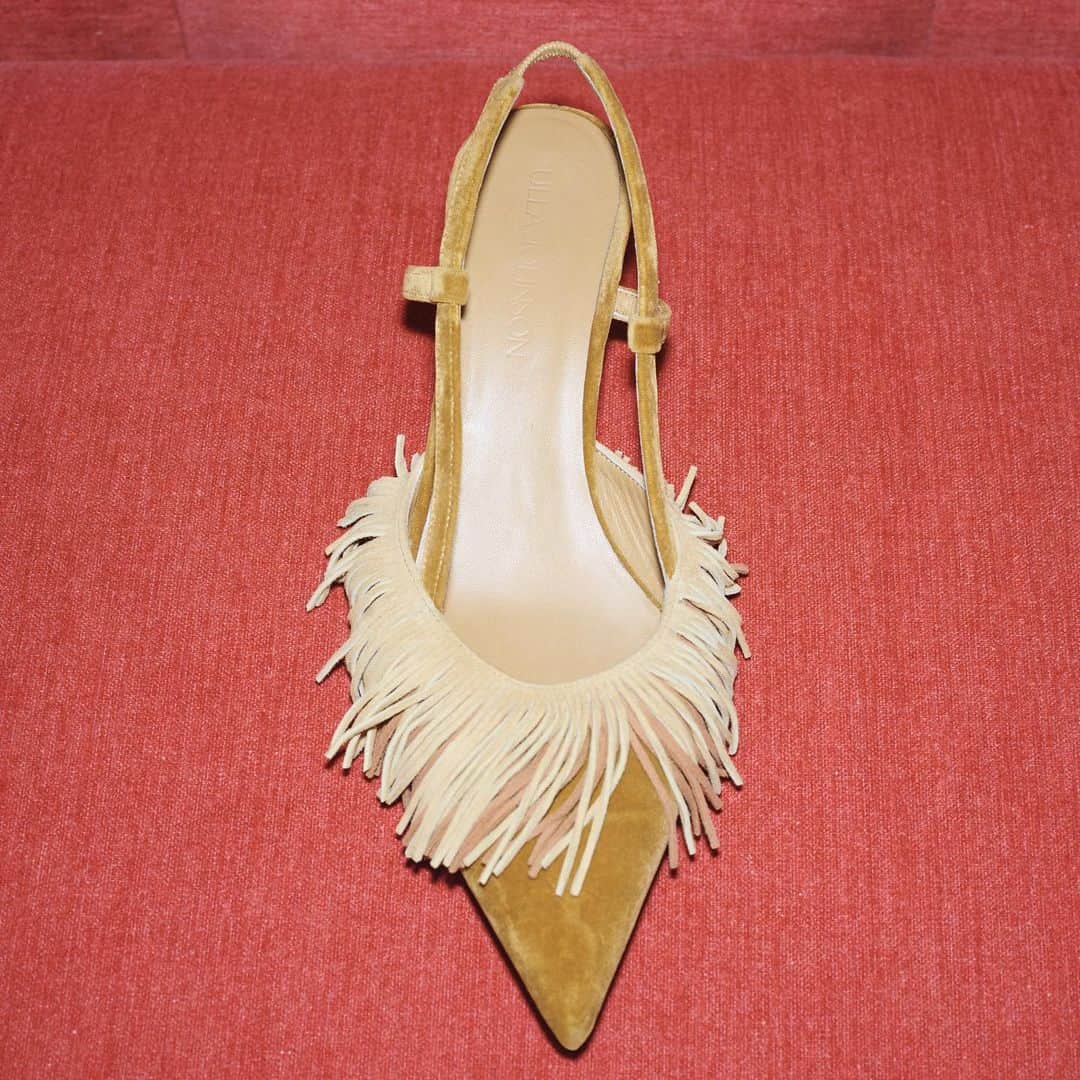 のインスタグラム：「FRINGE BENEFITS​ ✨For a festive finishing touch, slip on @ullajohnson ‘s Shira suede pumps.」