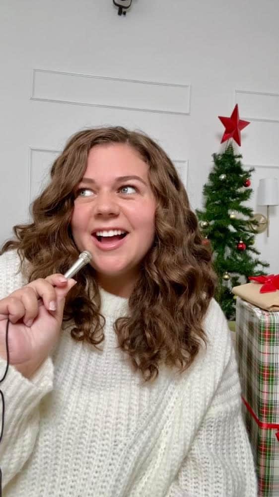 Targetのインスタグラム：「Holiday shopping for the girls ☑️ #ShopWithGooglePartner  Check out @target’s Cozy Slippers and other gift ideas on @shopwithgoogle’s Holiday 100. Be sure to follow the steps below to enter my giveaway - I’m giving away 10 pairs of slippers! Here’s how to enter for a chance to win —  ✔️Follow @shopwithgoogle  ✔️Comment on the photo tagging a friend, friend must follow @shopwithgoogle  ✔️Like this post  NO PURCHASE NECESSARY. NO LIMITS TO ENTRY. THIS GIVEAWAY IS NOT AFFILIATED WITH INSTAGRAM. Open to legal residents of the 50 U.S. / D.C. Must be 18 years of age or older. Entry period: 2PM EST on 11/12/2023 to 11:59 PM EST on 11/16/2023. Prize: Ten winners will receive one pair of Target Cozy Slippers. Winners will be notified on 11/27/2023. Notified winners must claim their offer by 11/28/2023.」