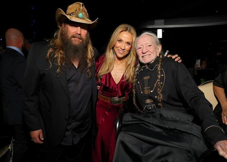 シェリル・クロウさんのインスタグラム写真 - (シェリル・クロウInstagram)「Being inducted into the @rockhall with @willienelsonofficial made it even more special. And getting to sing Crazy with him made my night! ❤️  Photo 4: I could not have imagined this moment! Sharing the stage with my hero, Willie, and @chrisstapleton and @davematthewsband! Let’s take this on the road fellas!」11月13日 4時04分 - sherylcrow