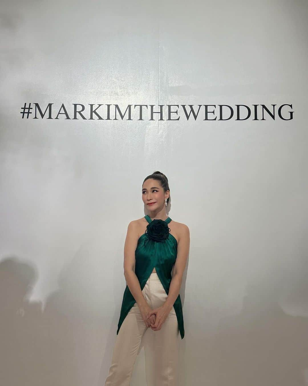 Laila Boonyasakさんのインスタグラム写真 - (Laila BoonyasakInstagram)「Wishing for both of you joy, love, and happiness on your wedding day, and as you begin your new life together na ka. 🤍🤍🤍🤍🤍#markkimthewedding」11月13日 4時04分 - chermarn