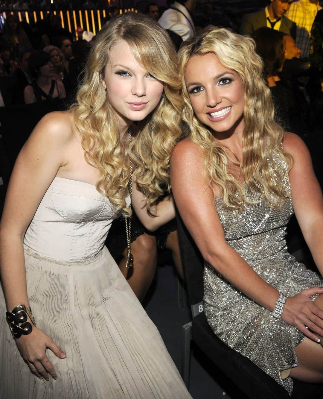 ハリウッド・リポーターのインスタグラム：「#TaylorSwift is #BritneySpears' girl crush.⁠ ⁠ The "Toxic" singer recounted the first time she met Swift, years before the superstar dropped her first, self-titled album, and reflected on how far the #Midnights singer has come since then. ⁠ ⁠ Read everything Spears had to say at the link in bio.」
