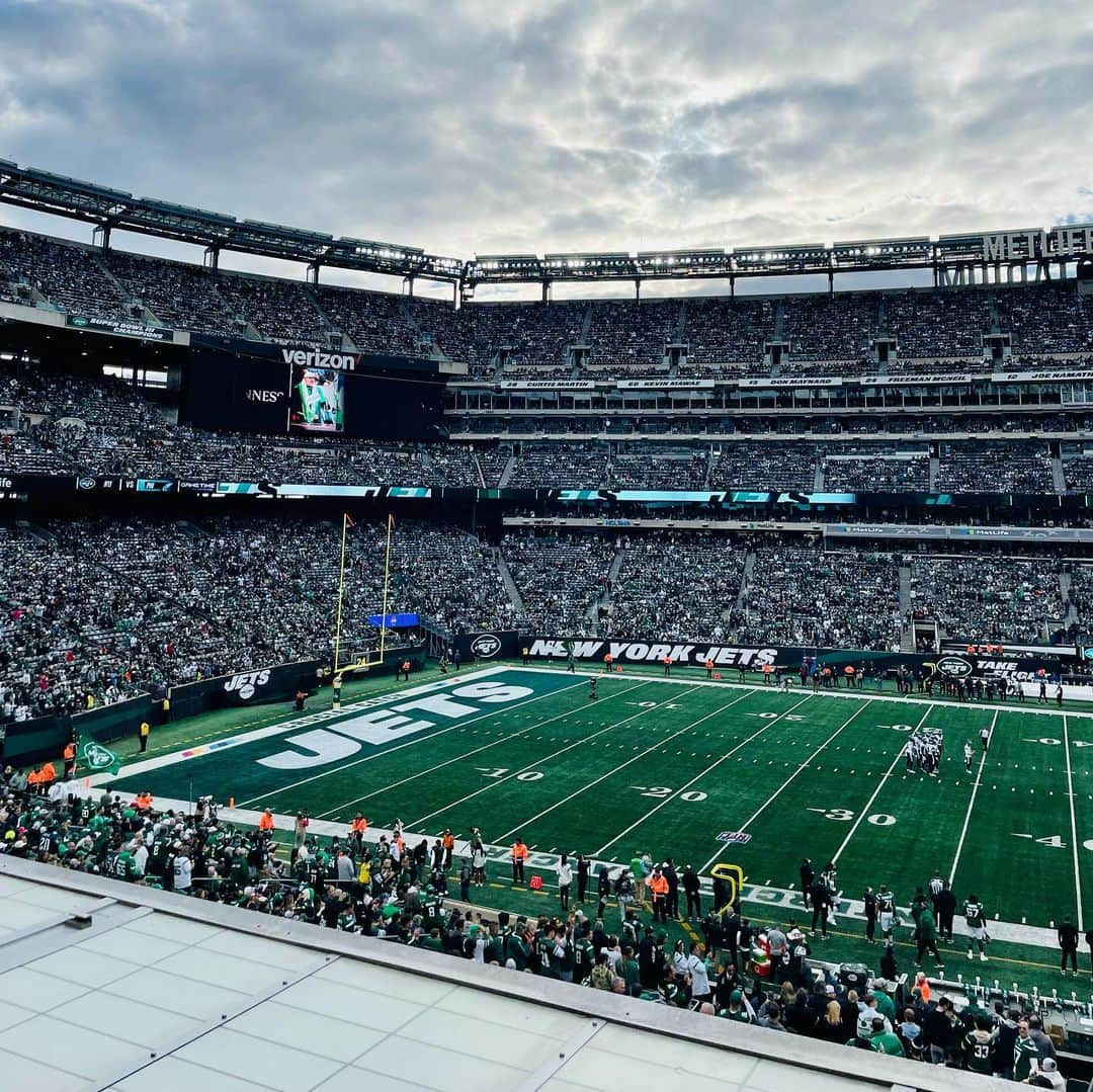 リア・ミシェルさんのインスタグラム写真 - (リア・ミシェルInstagram)「Thank you for having us @nyjets we had so much fun! Especially my dad your biggest fan! 🏈」11月13日 4時34分 - leamichele