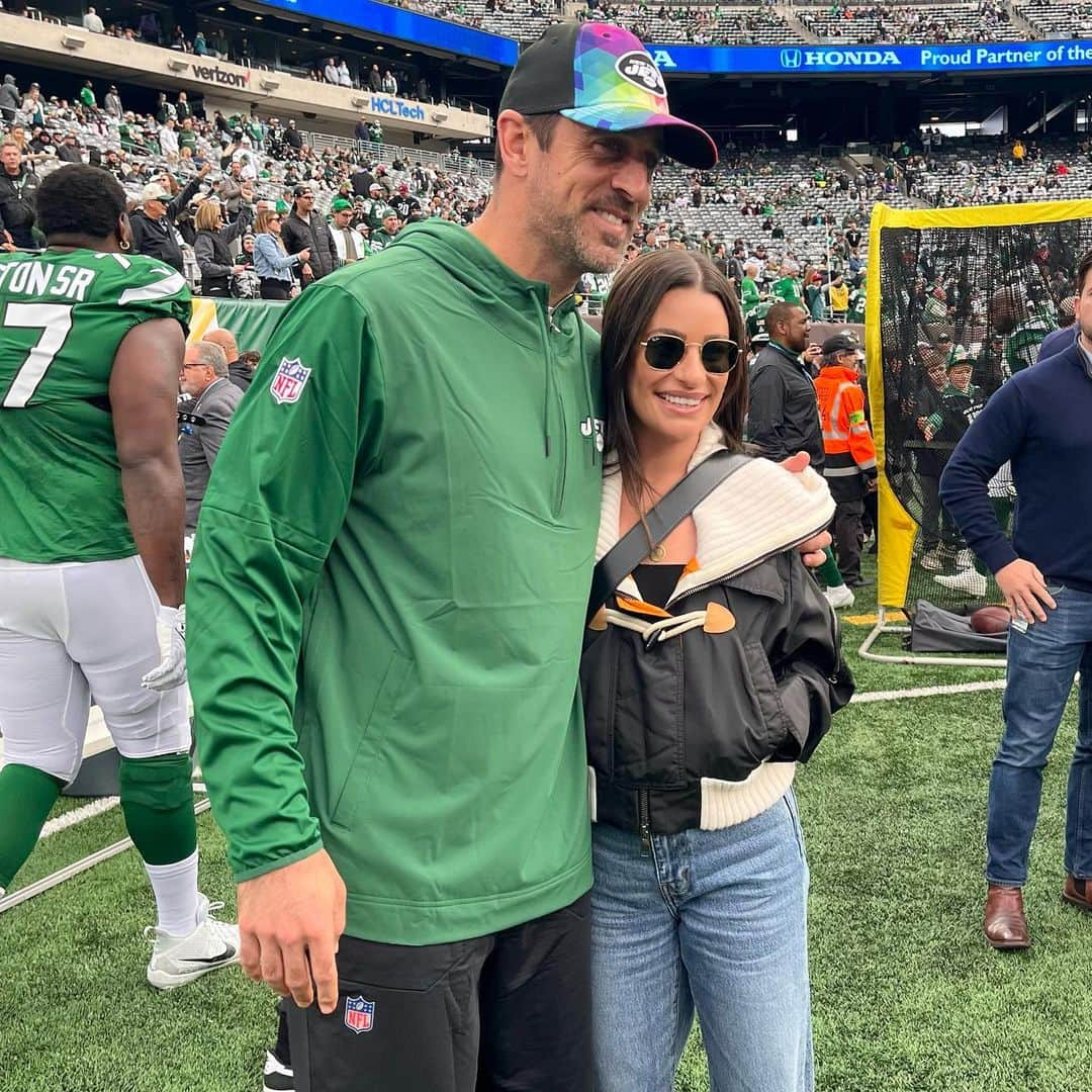 リア・ミシェルのインスタグラム：「Thank you for having us @nyjets we had so much fun! Especially my dad your biggest fan! 🏈」