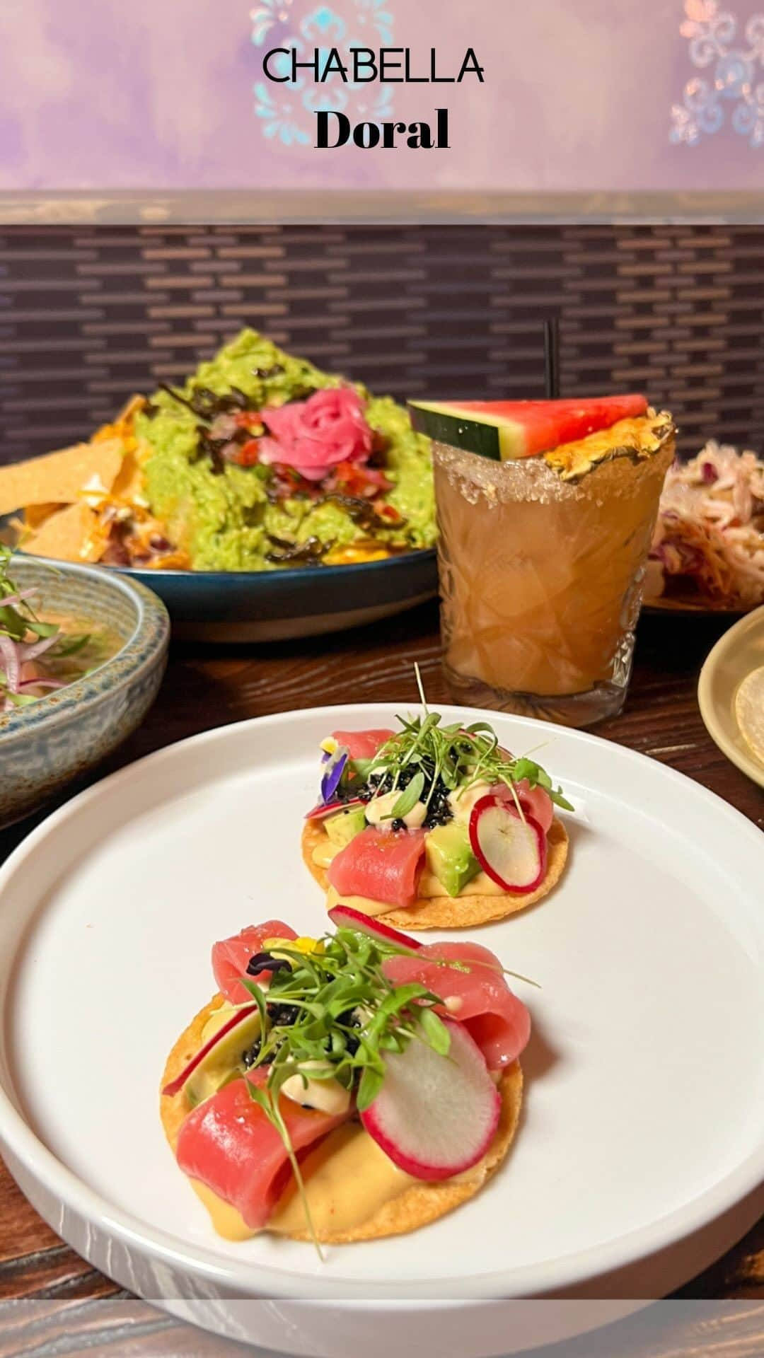 Cesar Gonzalez Cocineroのインスタグラム：「Must try Mexican Cantina in Doral 🌮🥑 @chabellamiami   - Super Nachos 🥑 - Ceviche Truffle Trouble - USDA Prime Short Rib al Tequila (My fav)  - Pork Belly Chicharrón Tacos 🌮  - Ahi Tuna Tostadas  - Black Octopus Tacos 🐙  - Torta de Queso 🧀」