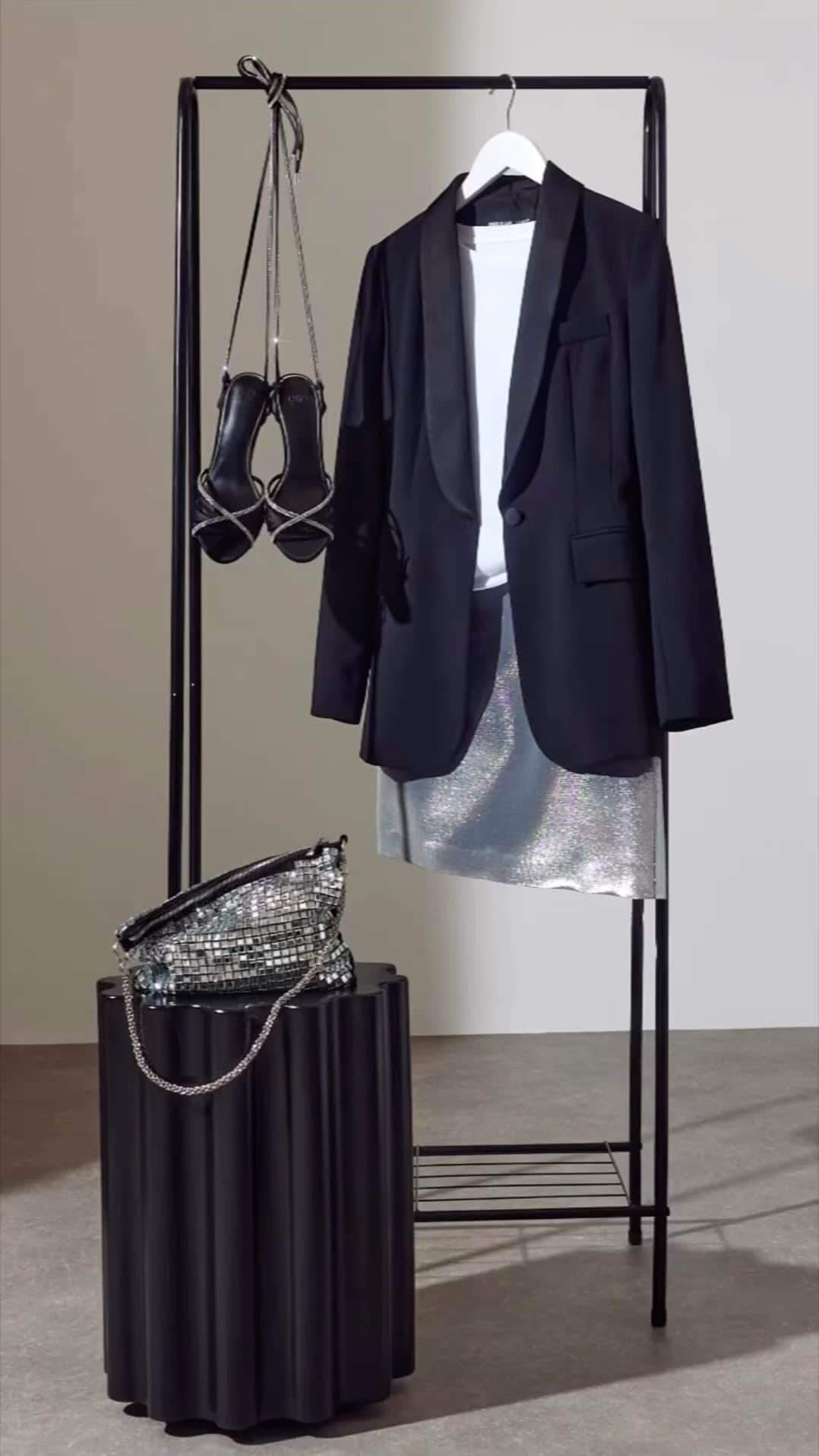 のインスタグラム：「Yes, this is the perfect outfit for drinks with the girls.  #ImWearingRI #Linkinbio to shop  Silver metallic mini skirt - 903464 Silver square diamante shoulder bag - 901444 Black diamante tie up heeled sandals - 901587」