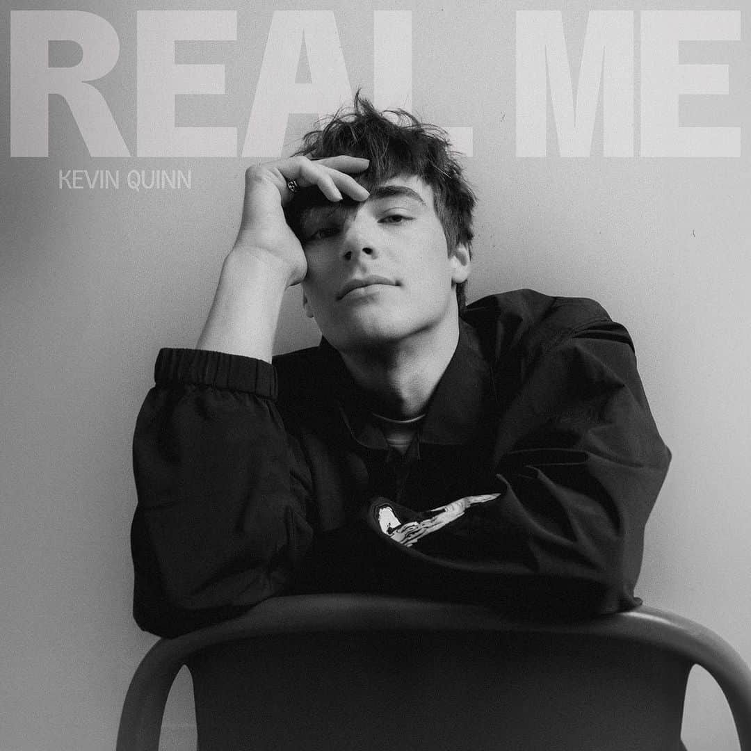 ケビン・クインのインスタグラム：「My new album ‘Real Me’ comes out January 19, and I can’t wait for you to hear it. My first single ‘Blessed’ is out now, have you heard it yet?」