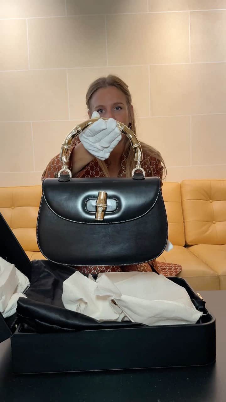 クリスティーズのインスタグラム：「Gucci handbags unboxing 🧡🎁   Gucci has hand-picked and hand-crafted three spectacular rarities that are only available at Christie’s during Handbags Online: The Paris Edit.   Each archival bag explores Italian artistry and offers a different take on the iconic bamboo handle.   🗓 Handbags: the Paris Edit – Online sale | 31 October-14 November, 2023.   #GucciVault #Gucci #christieshandbags @christiesparis @christieshandbags」
