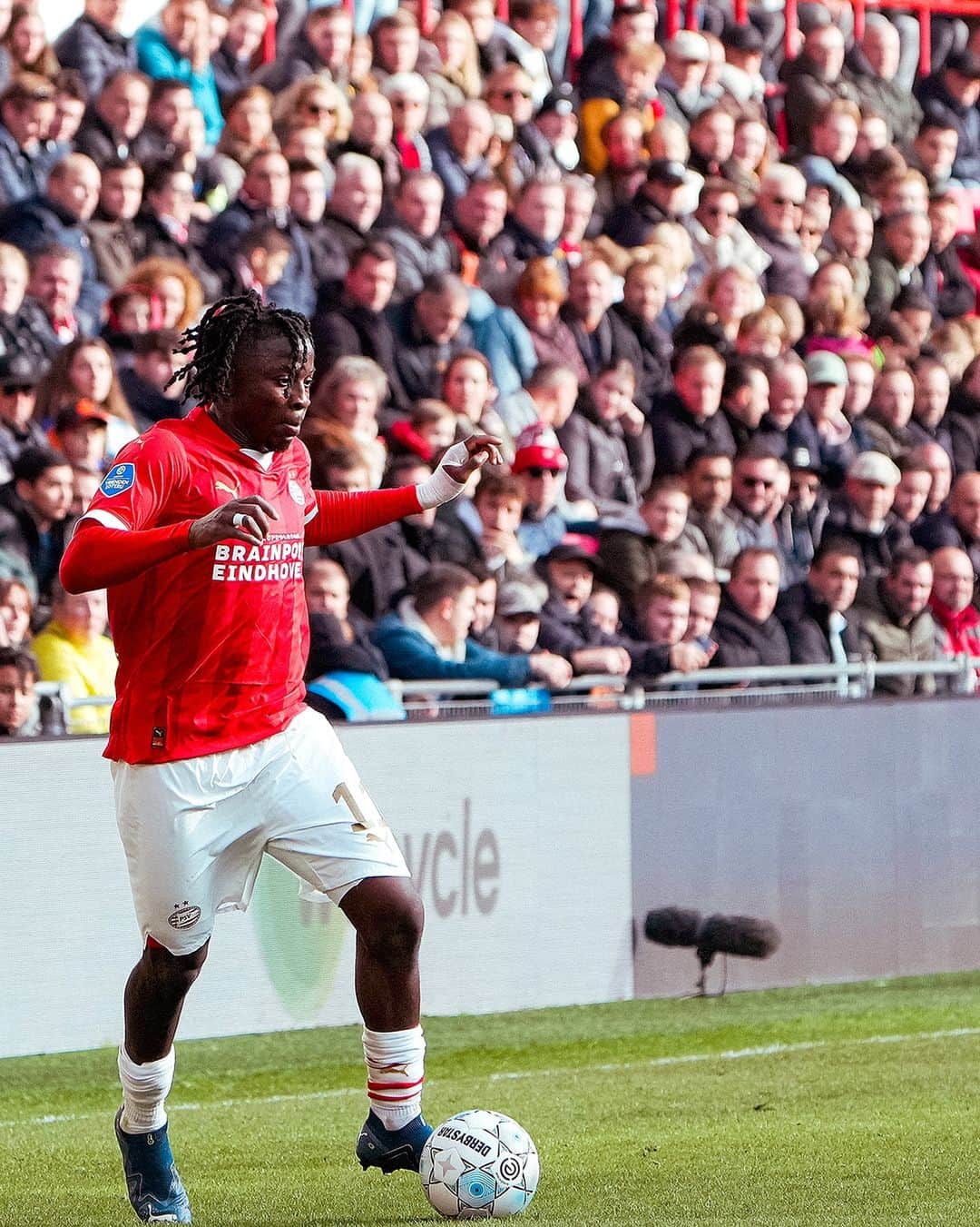 PSVアイントホーフェンのインスタグラム：「Eleven assists for Johan this season 🥶」