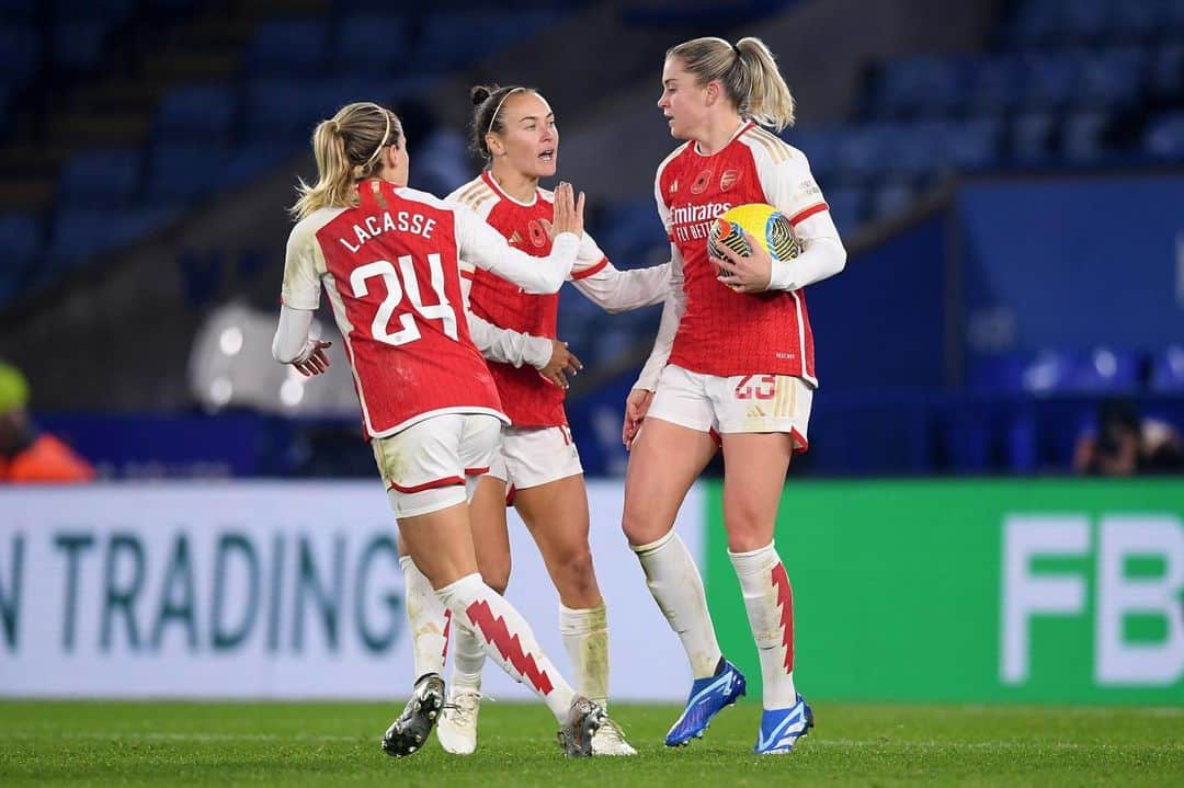 Arsenal Ladiesのインスタグラム：「Four goals in 15 minutes. 2-0 down to 4-2 up 🤯  Let’s keep this energy up, Gunners ❤️」