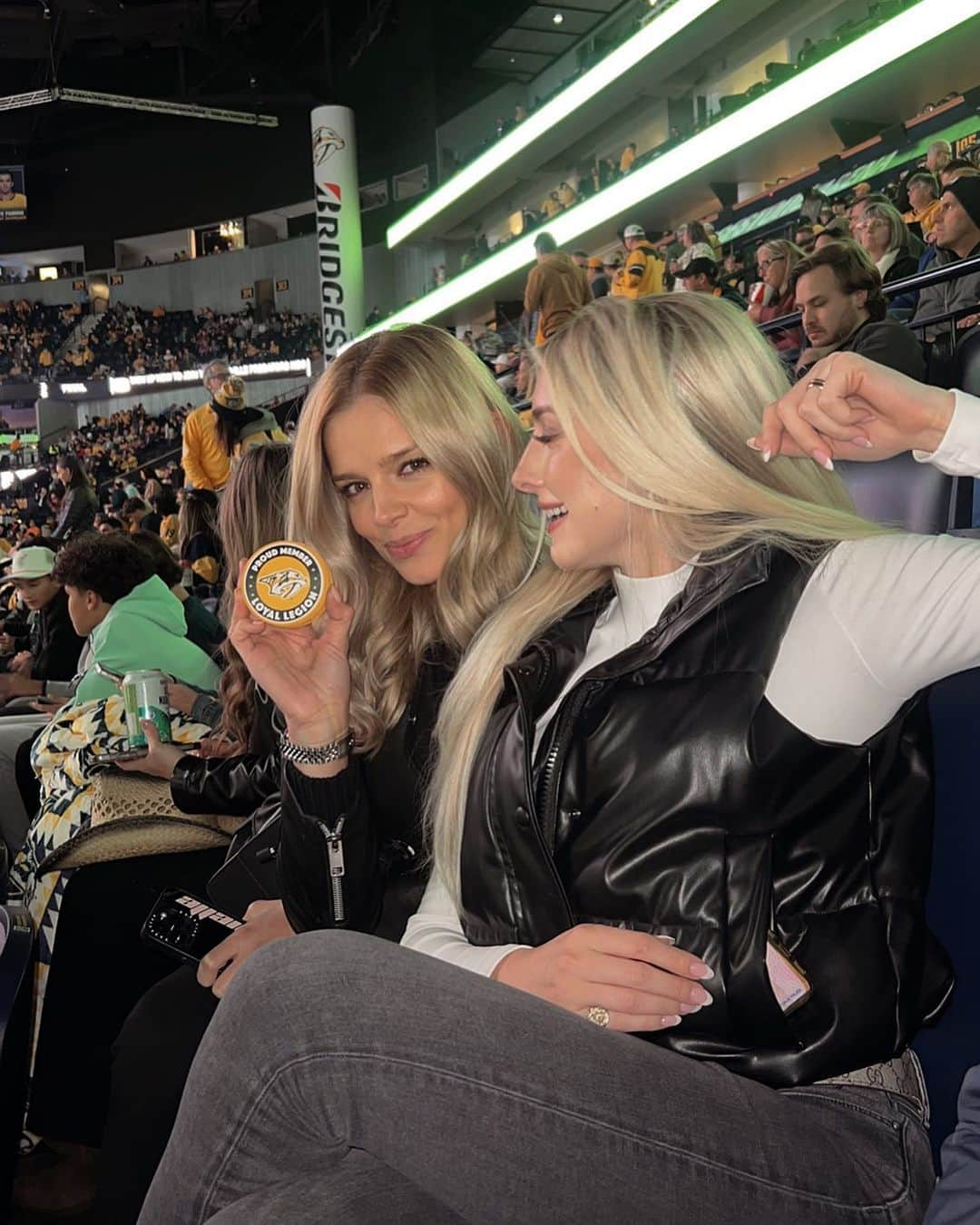 ダニエル・クヌッドソンさんのインスタグラム写真 - (ダニエル・クヌッドソンInstagram)「Preds girls 🏒 @predsnhl   #nashville #predators #nashvillepredators」11月13日 5時27分 - danielleknudson1