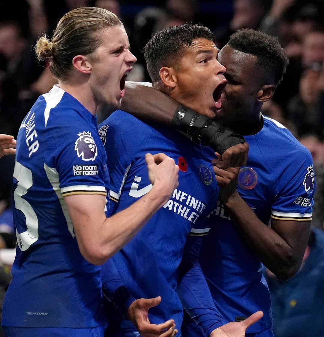 チアゴ・シルヴァさんのインスタグラム写真 - (チアゴ・シルヴァInstagram)「Fight until the end 💪🏾  This is CHELSEA! 💙  Feliz aniversário de novo filho, pai te ama. Essa comemoração tava guardada faz tempo 😂🤪」11月13日 5時32分 - thiagosilva
