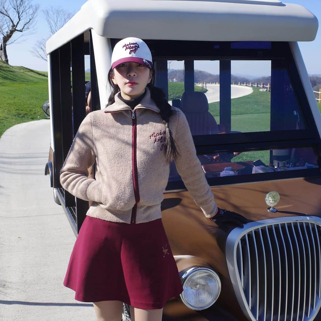 チョ・アヨンのインスタグラム：「진짜 나 잘했다⛳️ 몰라 난 만족해요 내 점수😁  #AD #메종키츠네골프 #maisonkitsunegolf」