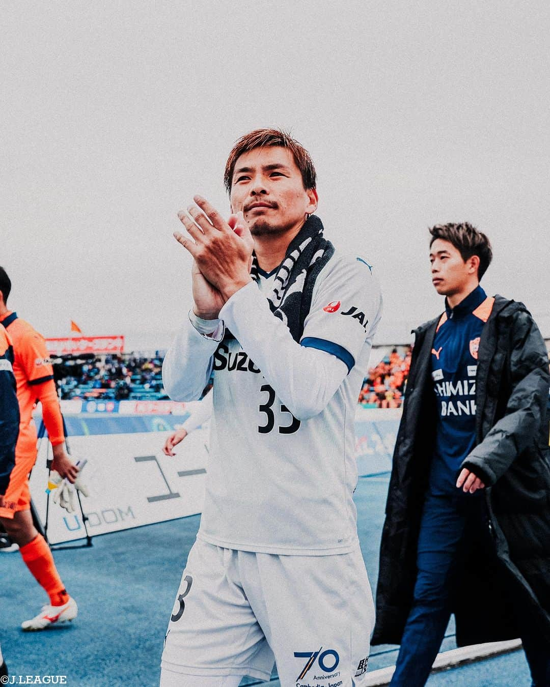 Ｊリーグさんのインスタグラム写真 - (ＪリーグInstagram)「📸𝐉.𝐋𝐄𝐀𝐆𝐔𝐄 𝐏𝐡𝐨𝐭𝐨𝐠𝐫𝐚𝐩𝐡⚽  ∼明治安田生命Ｊ２リーグ第42節∼ Ｊ１昇格を決めたのは、"ジュビロ磐田" Ｊ１昇格プレーオフへの進出は、 東京ヴェルディ、清水エスパルス、モンテディオ山形、ジェフユナイテッド千葉の4クラブ‼️  #ジュビロ磐田 #松本昌也 #ドゥドゥ #東京ヴェルディ #中原輝 #深澤大輝 #清水エスパルス #乾貴士 #カルリーニョスジュニオ #モンテディオ山形 #高橋潤哉  #Jリーグ #jleague #サッカー #soccer #football #J30」11月13日 14時54分 - jleaguejp