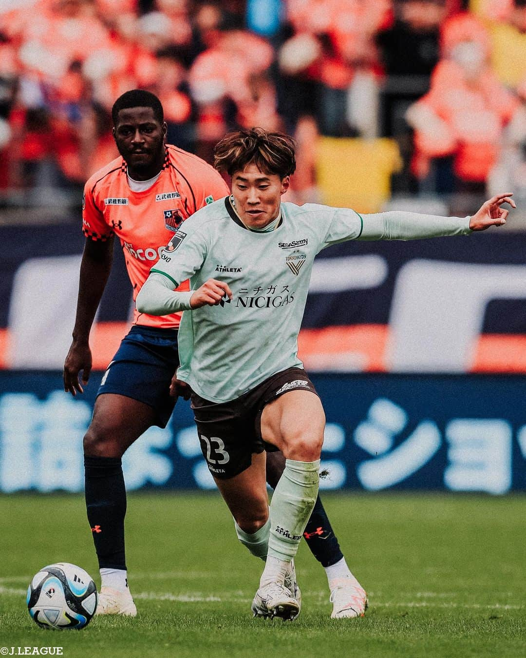 Ｊリーグさんのインスタグラム写真 - (ＪリーグInstagram)「📸𝐉.𝐋𝐄𝐀𝐆𝐔𝐄 𝐏𝐡𝐨𝐭𝐨𝐠𝐫𝐚𝐩𝐡⚽  ∼明治安田生命Ｊ２リーグ第42節∼ Ｊ１昇格を決めたのは、"ジュビロ磐田" Ｊ１昇格プレーオフへの進出は、 東京ヴェルディ、清水エスパルス、モンテディオ山形、ジェフユナイテッド千葉の4クラブ‼️  #ジュビロ磐田 #松本昌也 #ドゥドゥ #東京ヴェルディ #中原輝 #深澤大輝 #清水エスパルス #乾貴士 #カルリーニョスジュニオ #モンテディオ山形 #高橋潤哉  #Jリーグ #jleague #サッカー #soccer #football #J30」11月13日 14時54分 - jleaguejp