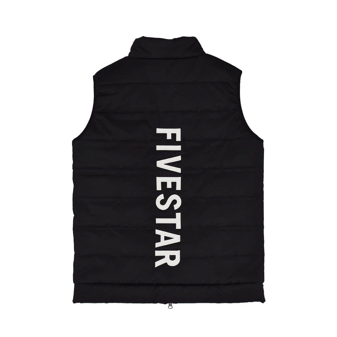 FIVESTARさんのインスタグラム写真 - (FIVESTARInstagram)「☆  --------------------------------  ★ BACK LOGO VEST ★  動きやすさと温かさを兼ね備えた中綿ベスト。 胸元の3Dロゴと大きめバックロゴがポイントです☆  - Other products -  STAR PATTERN KNIT  3D LOGO PUNCHING SUNVISOR  --------------------------------  ★ オンラインショップにてSALE開催中 ★ こちらの商品も対象です！ プロフィールのURLから是非お越しください☺︎☆  --------------------------------  ★ SHOP LIST ★  愛知県 セントクリークGC スズキゴルフ パインズGC  岐阜県 スプリングフィールドGC レイクグリーンGC  福岡県 ゴルフウェアショップ825 ザ・クイーンズヒルGC  大分県 G's Factory  宮崎県 ゴルフギャラリーTAKUMI  --------------------------------  #pga #lpga #ゴルフ #ゴルフウエア #ゴルフウェア #ゴルフ女子 #ゴルフ男子 #ゴルフ好き #ユニセックス #ユニセックスコーデ #カップルコーデ #ファイブスター #ファッション #アパレル #ゴルフアパレル #星 #5 #アウター #ベスト  #バックロゴ #ビッグロゴ #中綿 #ブラック #golf #fivestar #five #star #골프 #高尔夫」11月14日 7時50分 - 5five_star5