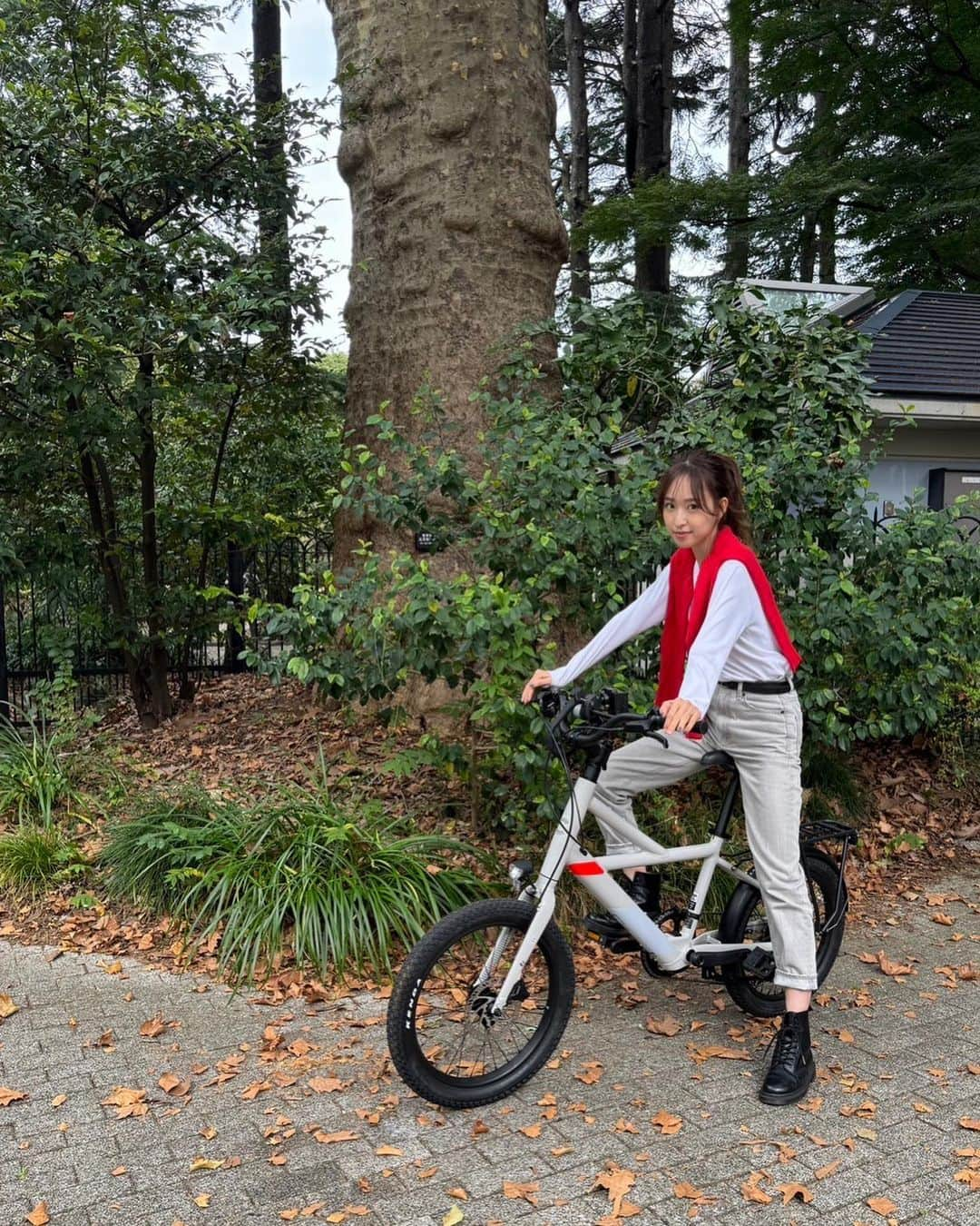 fumi_nakajimaさんのインスタグラム写真 - (fumi_nakajimaInstagram)「ㅤㅤㅤ  🚲交換して新宿御苑までサイクリングした日👫🍁 ㅤㅤㅤ 子供乗せてない自転車久しぶりでスイスイ〜♡ あったかくて気持ち良いし、 自転車で色々お出かけ楽しいと思った矢先に いきなり寒いね⛄️ ㅤㅤㅤㅤㅤㅤ 近くでおにぎりとお味噌汁テイクアウトして 食後にスタバ。芝生でのんびり。最高ー！」11月13日 15時11分 - fumi_nakajima