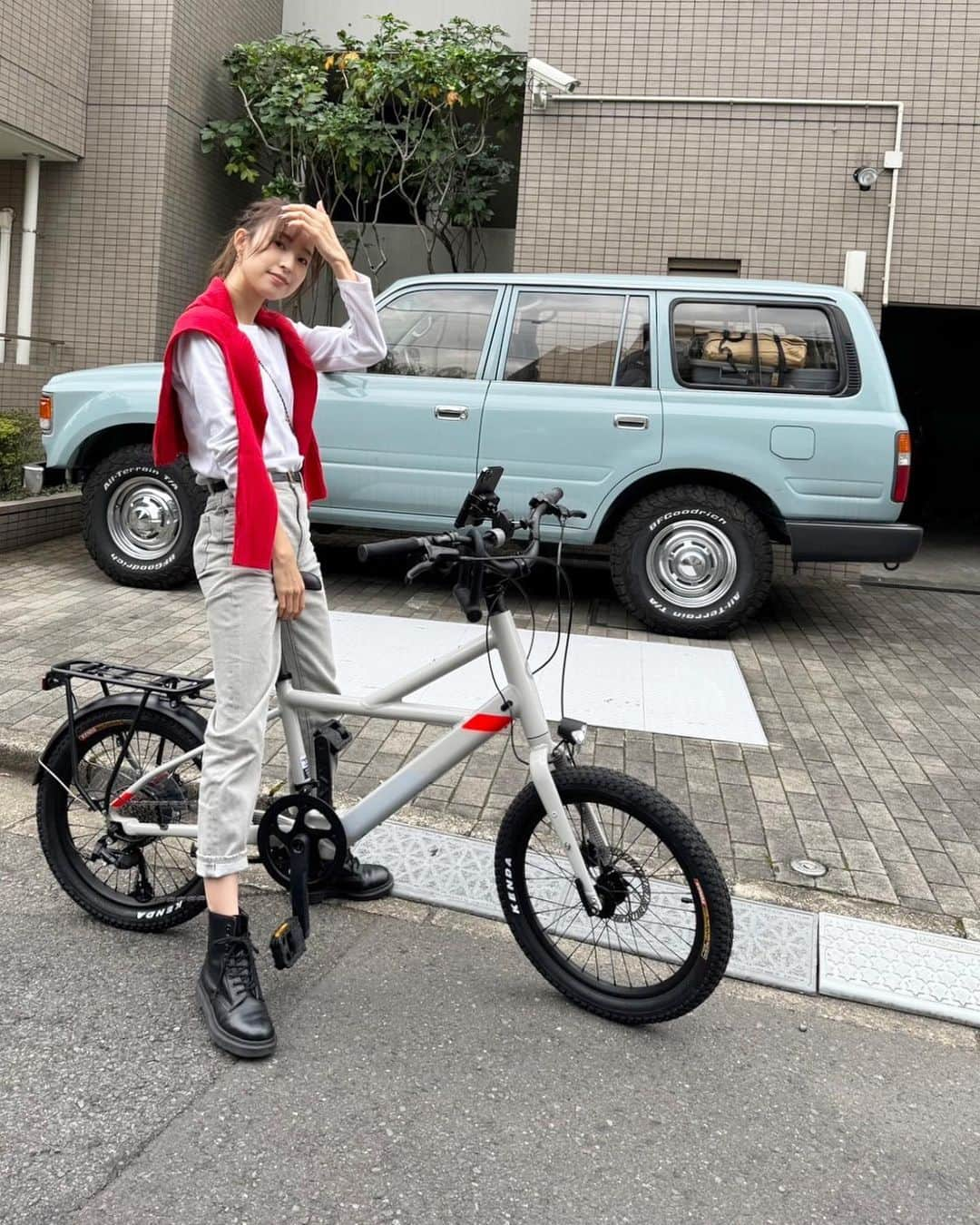 fumi_nakajimaのインスタグラム：「ㅤㅤㅤ  🚲交換して新宿御苑までサイクリングした日👫🍁 ㅤㅤㅤ 子供乗せてない自転車久しぶりでスイスイ〜♡ あったかくて気持ち良いし、 自転車で色々お出かけ楽しいと思った矢先に いきなり寒いね⛄️ ㅤㅤㅤㅤㅤㅤ 近くでおにぎりとお味噌汁テイクアウトして 食後にスタバ。芝生でのんびり。最高ー！」