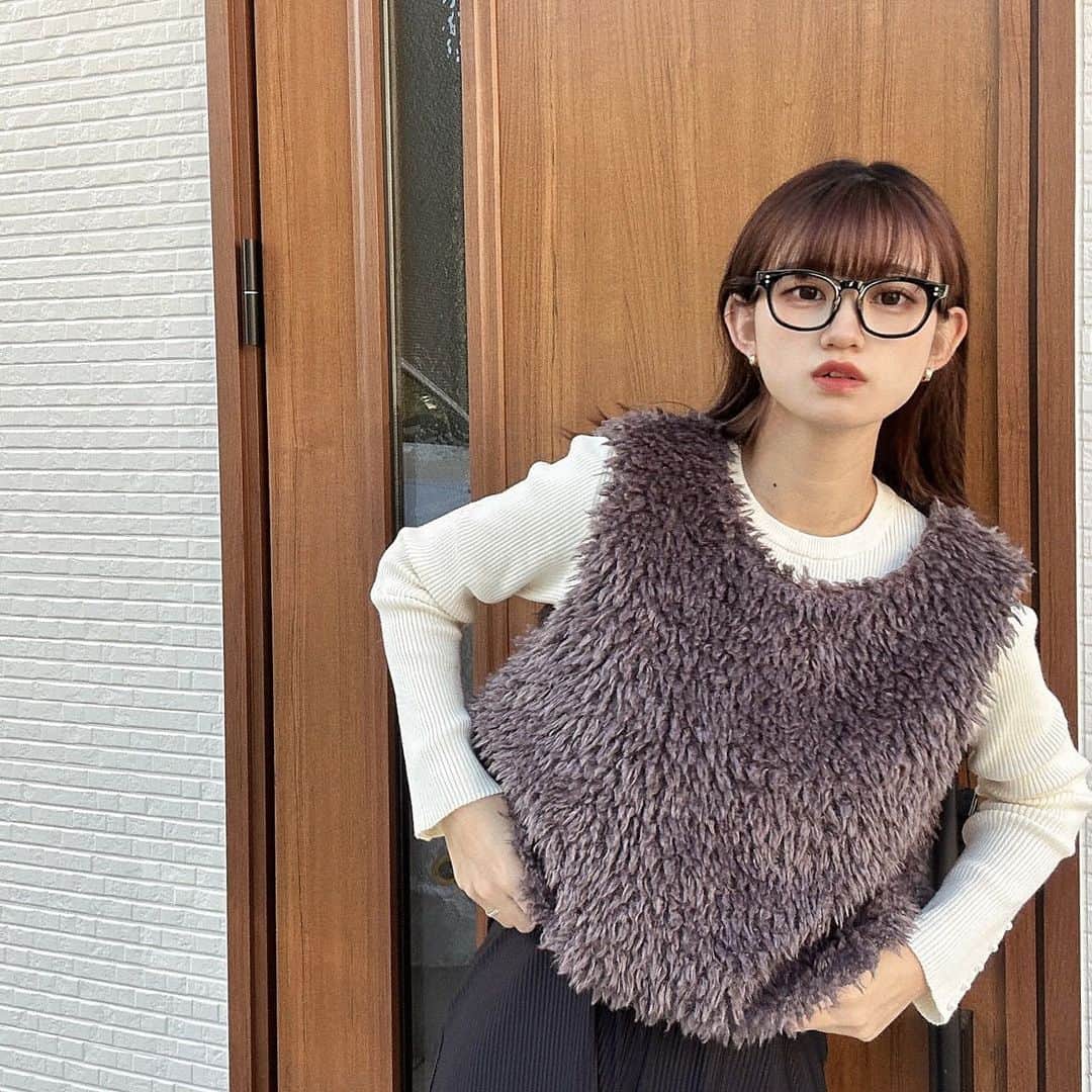 田南瑠衣さんのインスタグラム写真 - (田南瑠衣Instagram)「とある日のコーディネート✌🏼 授乳中でも秋冬可愛くオシャレがしたくて 試行錯誤中🤣🔥  11/13〜11/21までの期間内に楽天ファッションでお買い物すると対象アイテムで 全ユーザーが秋冬新作アイテムが 20%ポイントバックがあるよ🏋🏻‍♀️💸  新規ユーザーは初めてのお買い物で 10%OFFクーポンが使えるっ‼  この洋服も楽天ファッションでお買い物しました〜🦥ふわふわ♡  #PR #Rakuten Fashion FESTA ＃Rakuten Fashion#楽天ファッション #コーデ #コーディネート #ママコーデ #男の子ママ #女の子ママ #授乳コーデ #秋冬コーデ #秋コーデ #冬コーデ #ベストコーデ #ニットコーデ」11月13日 15時25分 - k.r0303