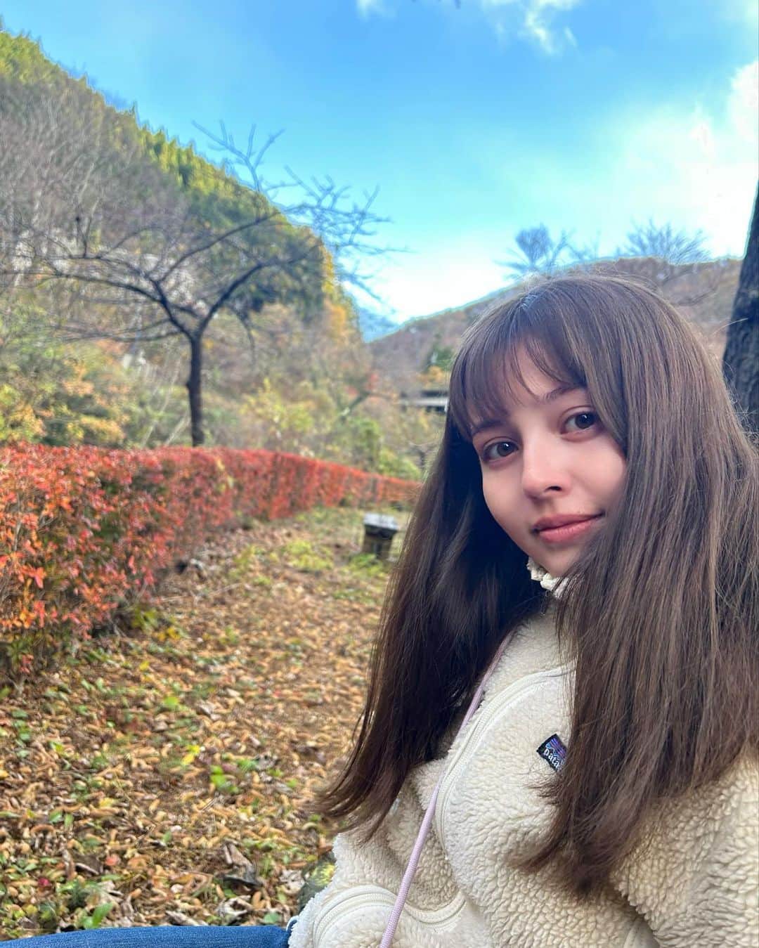 加藤ナナのインスタグラム：「家族で四万温泉♨️🍁」
