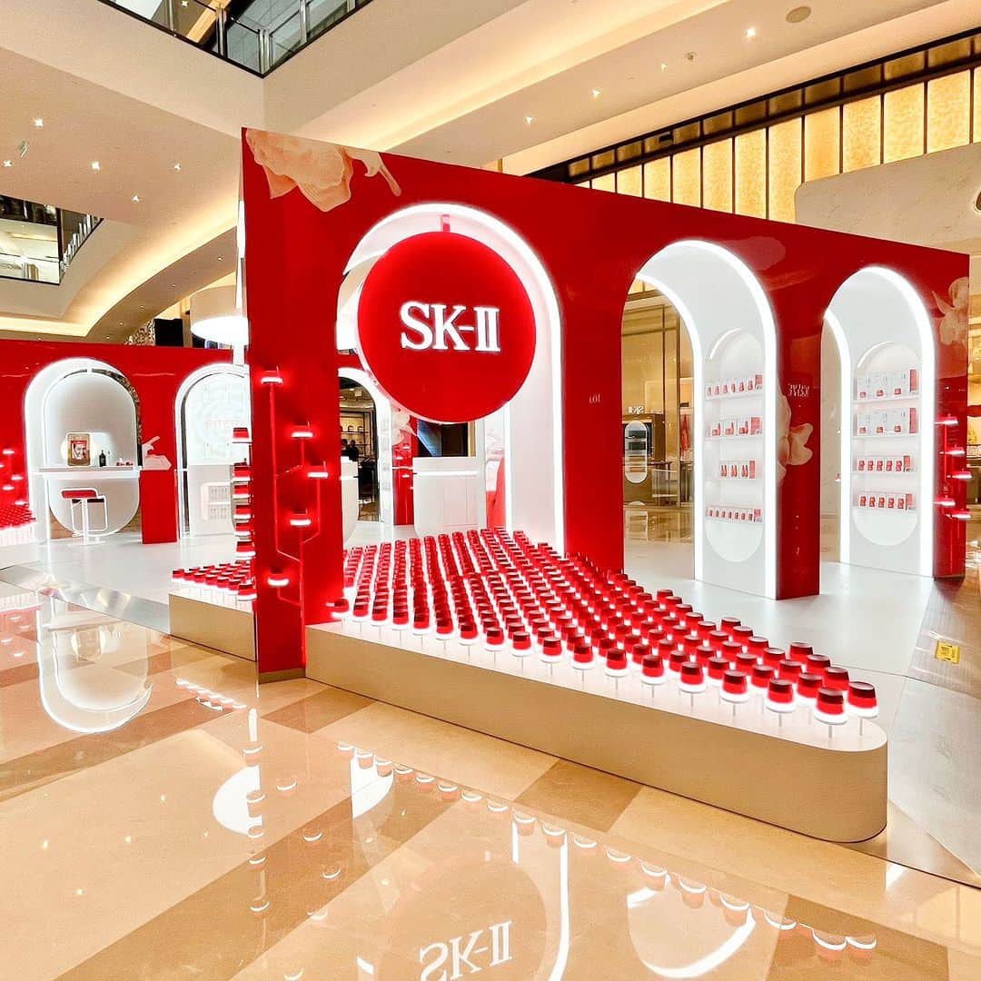 DFS & T Galleriaのインスタグラム：「Introducing the new SK-II SKINPOWER Advanced. Acting like a Seed of Youth, this new formulation targets the Aging Trigger Factor to stimulate skin regeneration for 10 years younger looking skin - firm, radiant, everblooming skin.  Discover your skin's age with SK-II's Mini Magic Scan and receive personalized skincare counselling at T Galleria by DFS, Macau, City of Dreams.  #DFSOfficial #DFSxSKII #DFSSkincare #SKII」