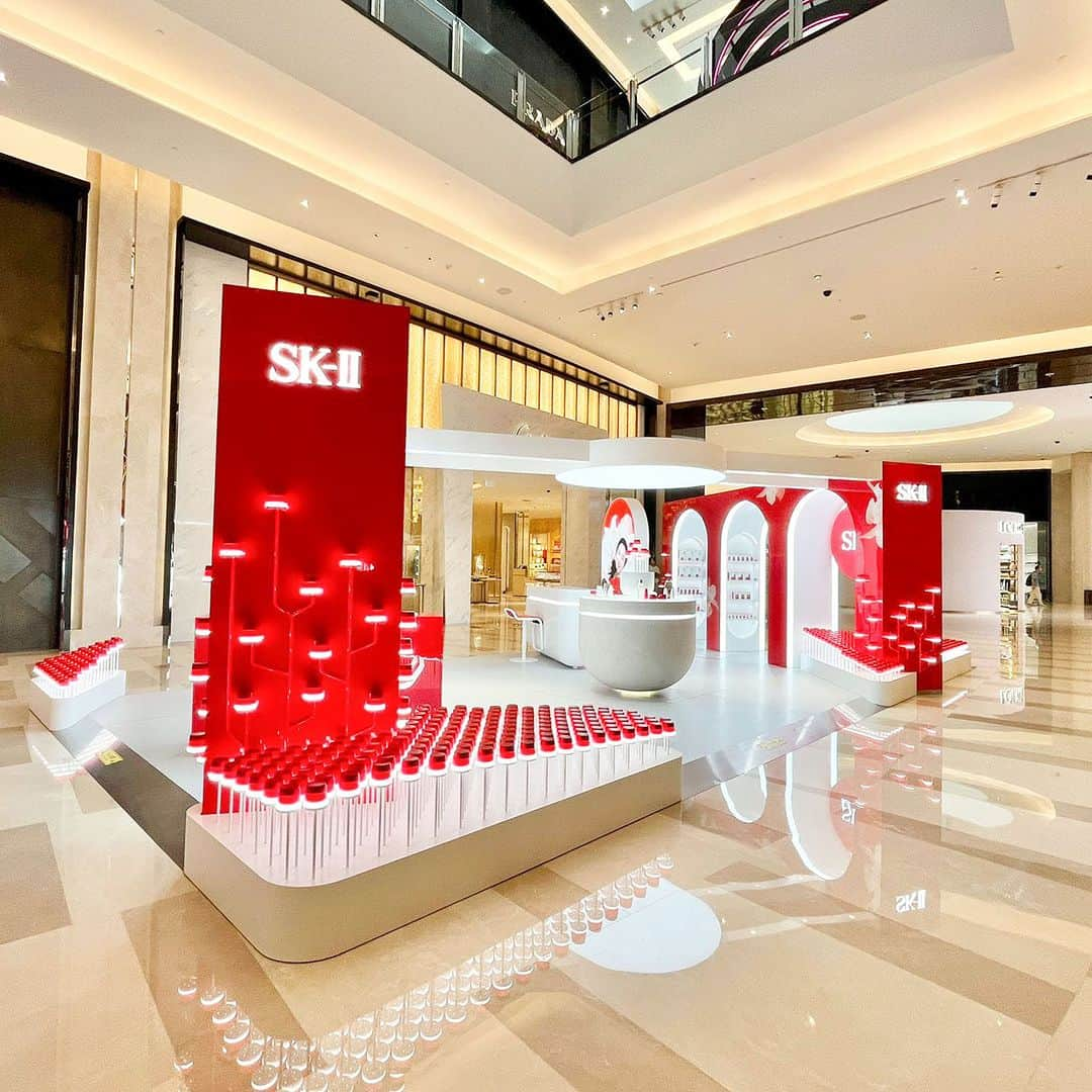 DFS & T Galleriaさんのインスタグラム写真 - (DFS & T GalleriaInstagram)「Introducing the new SK-II SKINPOWER Advanced. Acting like a Seed of Youth, this new formulation targets the Aging Trigger Factor to stimulate skin regeneration for 10 years younger looking skin - firm, radiant, everblooming skin.  Discover your skin's age with SK-II's Mini Magic Scan and receive personalized skincare counselling at T Galleria by DFS, Macau, City of Dreams.  #DFSOfficial #DFSxSKII #DFSSkincare #SKII」11月13日 15時30分 - dfsofficial