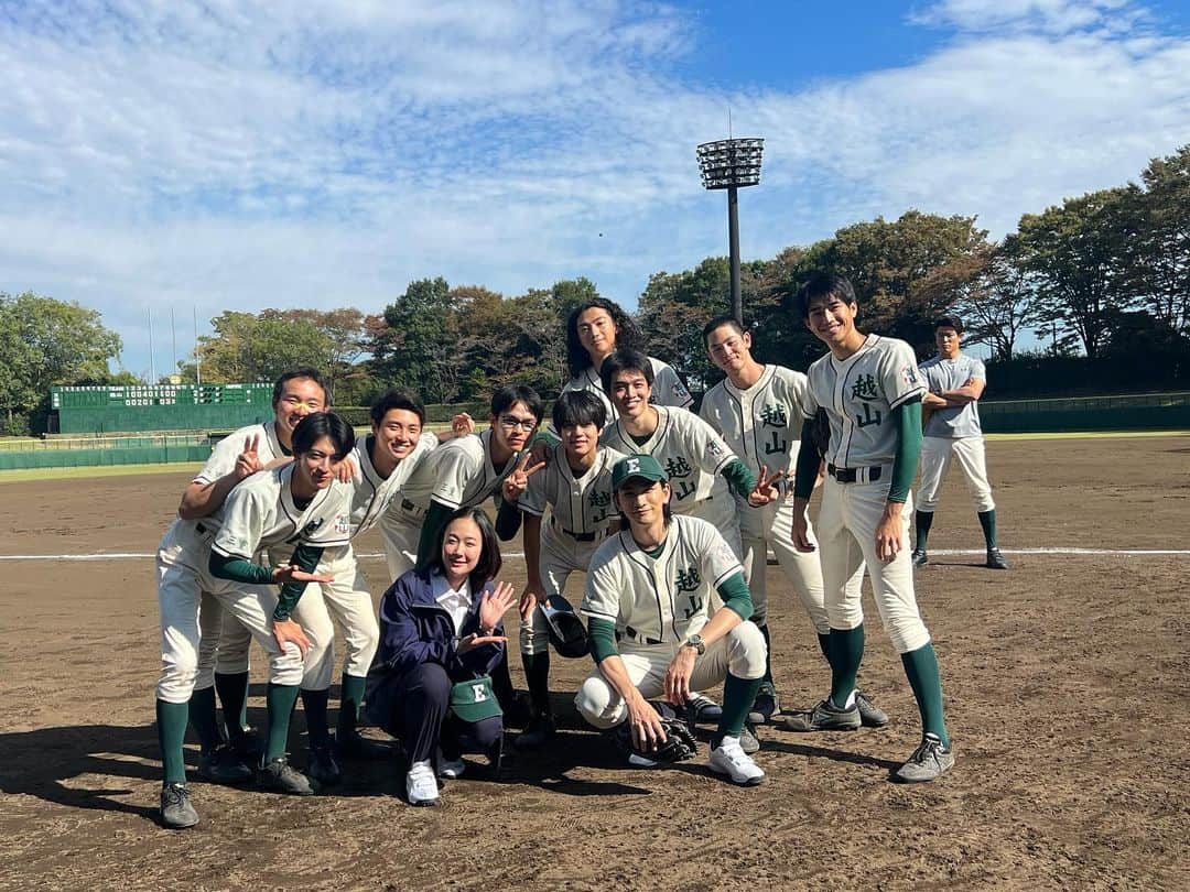下剋上球児のインスタグラム：「⚾️  新監督塩尻…！ なんだかちょっと…😖😖  あれ？南雲監督が嫉妬の目で見つめてる…？  #下剋上球児 第5話は#TVer で配信中 #UNEXTparaviコーナー では全話配信  #tbs #日曜劇場 #下剋上球児 #11月19日よる9時第6話放送✨」