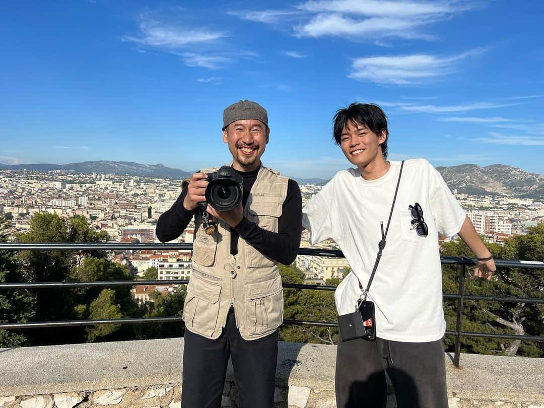 日向亘さんのインスタグラム写真 - (日向亘Instagram)「「チョイ住みin マルセイユ」 戦場カメラマンの渡部陽一さんとフランス南部の港町マルセイユで一週間共同生活していました。🇫🇷  やっとお知らせできた！笑  ほんとに笑いすぎた一週間だったなあ。 是非見て欲しいです！   #チョイ住み」11月13日 15時45分 - hyuga_wataru