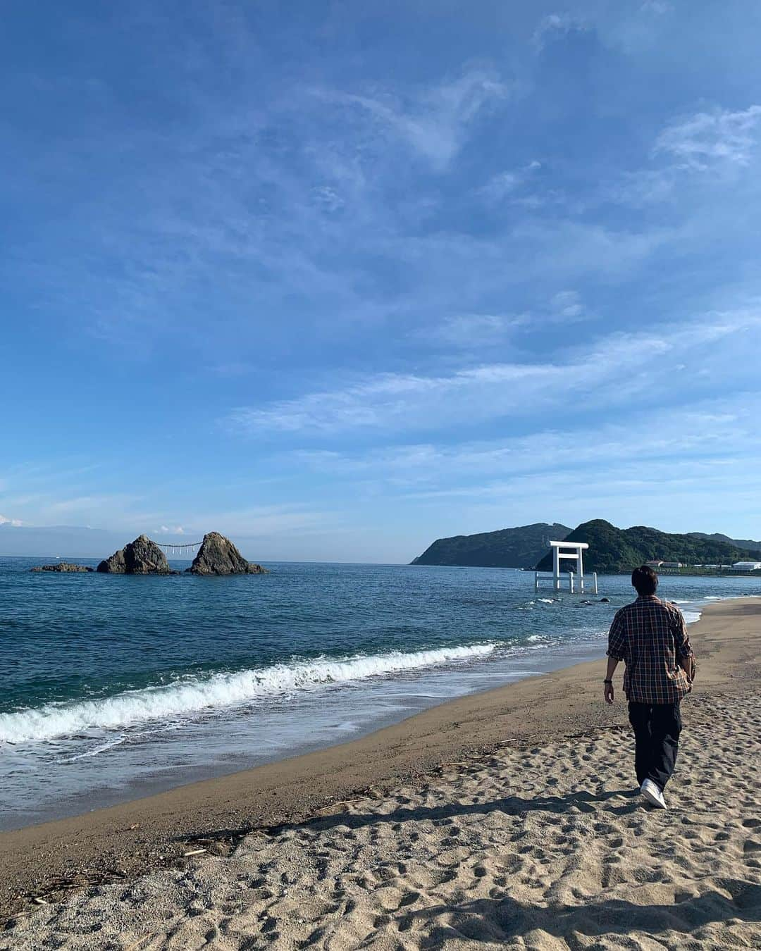 速水もこみちのインスタグラム：「旅する地球レストラン！〜Traveling The Earth Restaurant〜  福岡県•糸島市の皆さん！ ありがとうございました！ 海の幸と山の幸！最高でした！  #福岡県#糸島市 #福岡県糸島市 #旅する地球レストラン  #bsフジ #糸島食材#糸島グルメ  #鯛#バターナッツ#茄子 #卵#鶏肉#イチジク」