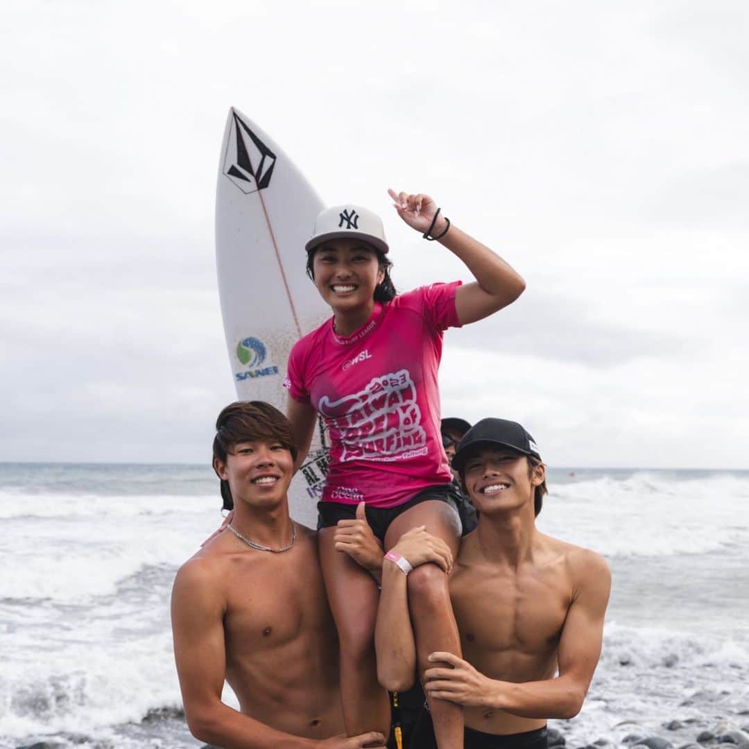 VolcomJapanのインスタグラム：「脇田紗良！！WSL Taiwan Open of Surfing 2023 QS5000🏆 優勝おめでとう！！！🔥🍾🔥🎊🔥  @sara_wakita1010   📷 @norihiro_takeda  @wsl @volcomsurf   #volcom #TrueToThis #TrulyDefined #VolcomJapan #wsl #wsltaiwanopenofsurfing」