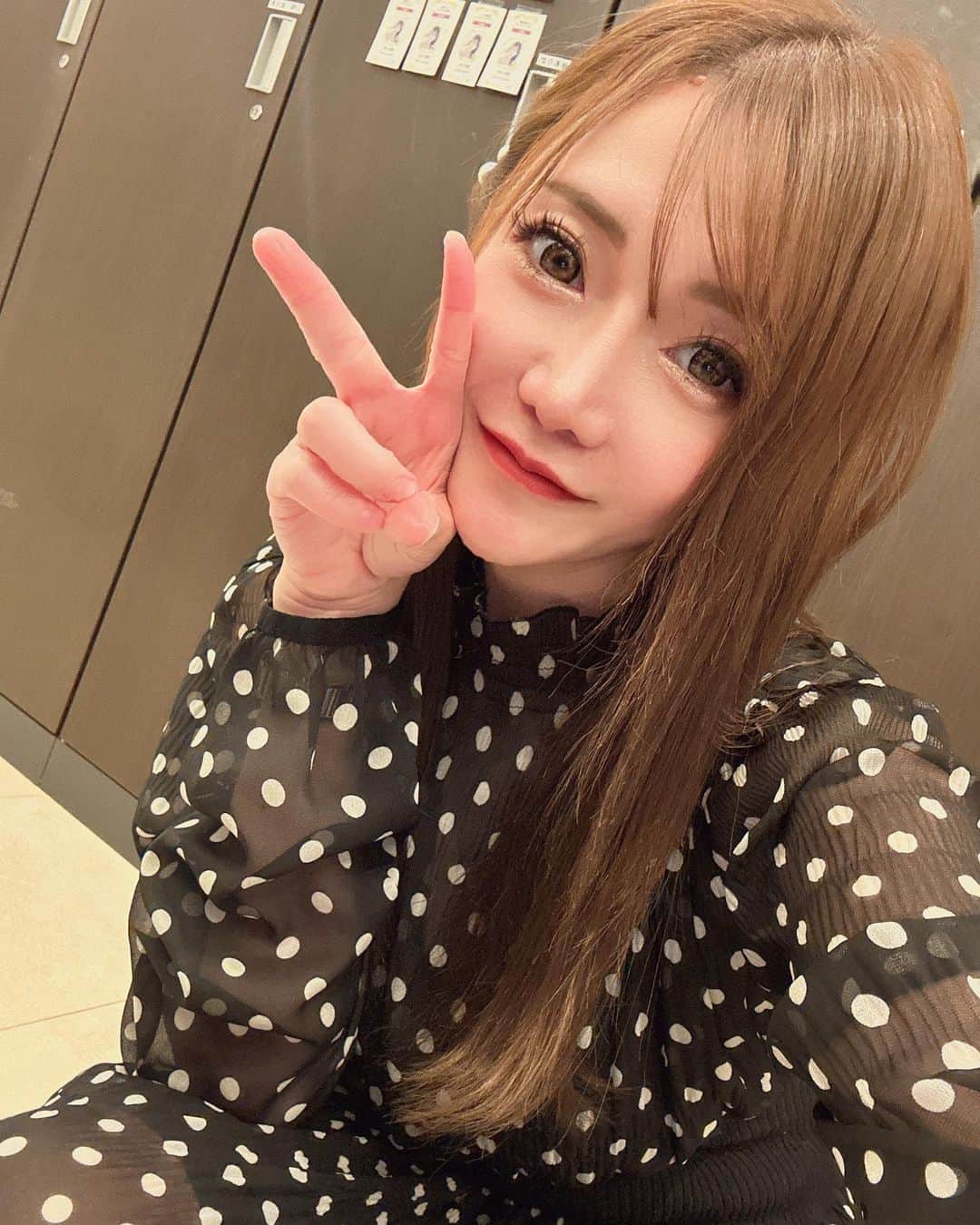 香月亜弥のインスタグラム：「テーマ🌟ZOZOスーツ。笑」