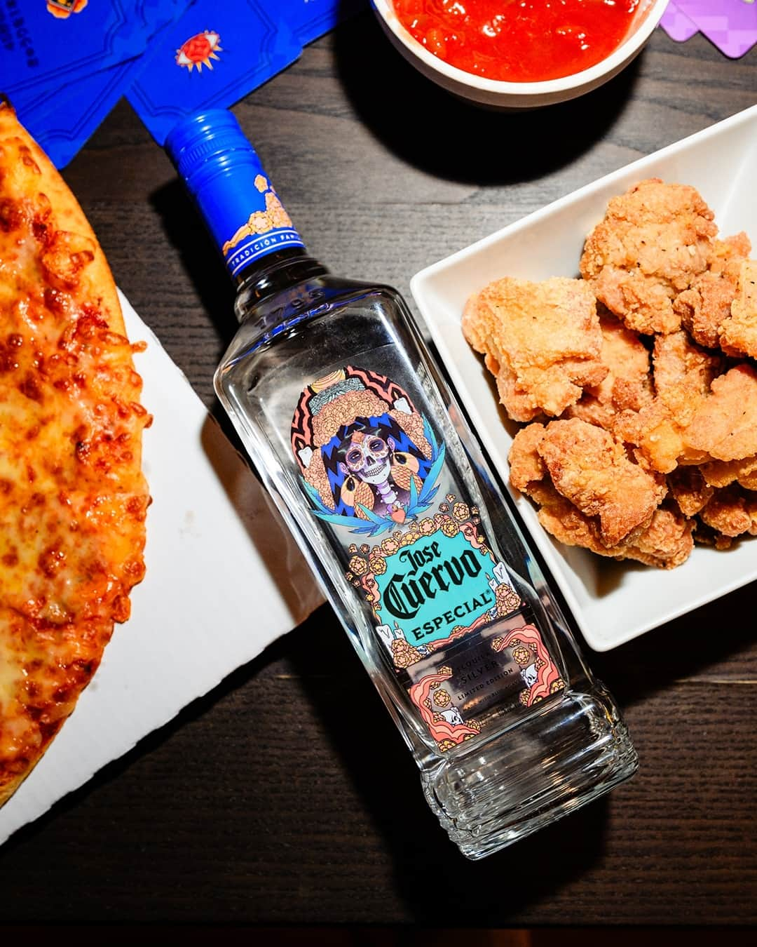 Jose Cuervo Japanのインスタグラム：「仲間と外で飲むカクテルは格別😋どんな瞬間でも、クエルボがあればみんな笑顔に。⁠ . ⁠ .⁠ . ⁠ #クエルボ #ホセクエルボ #テキーラカクテル #テキーラ #お酒 #外飲み #飲み会 ⁠」